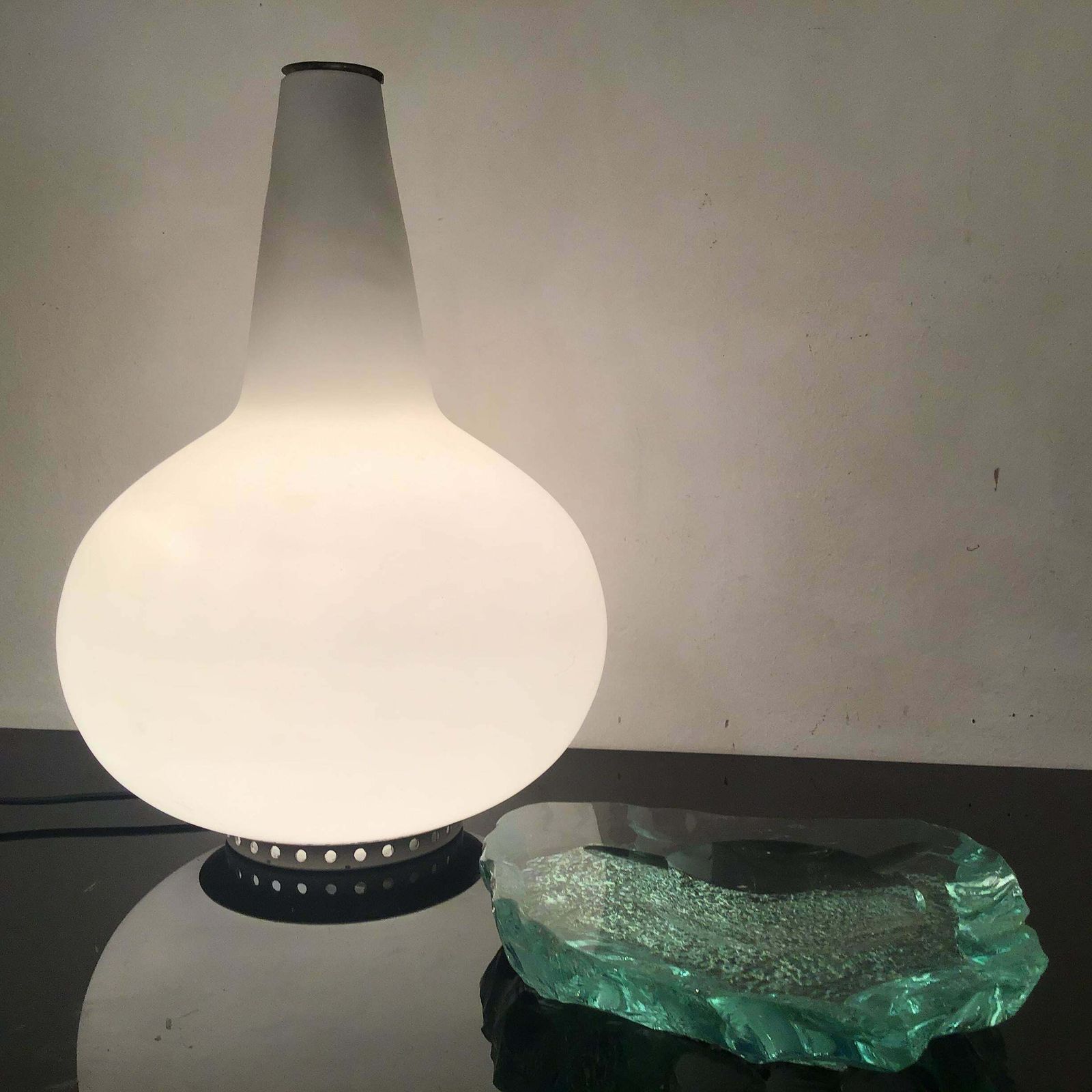 Fontana Arte Table Lamp Brass Opaline Glass 1960 Italy photo vinterior