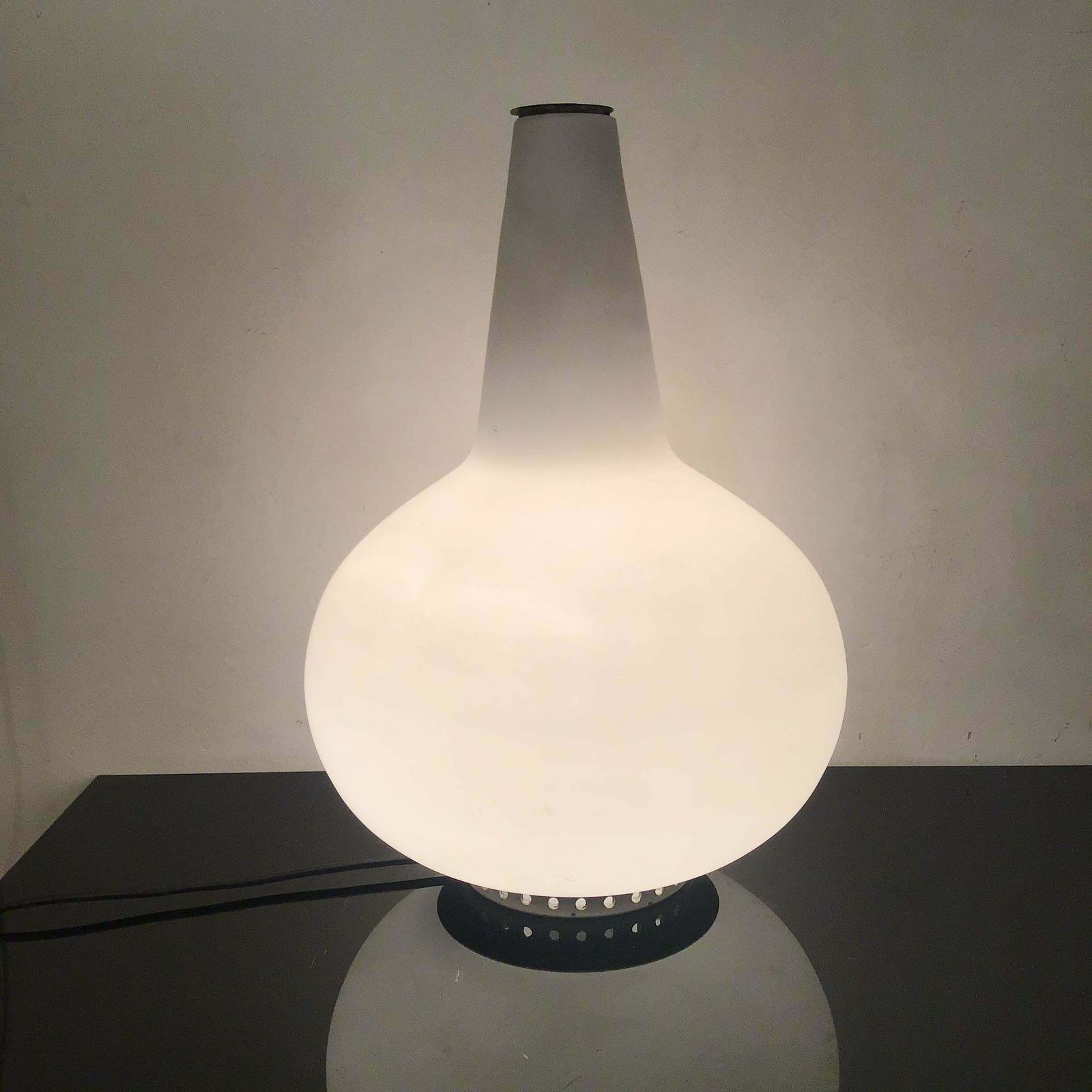 photo vinterior Fontana Arte Table Lamp Brass Opaline Glass 1960 Italy