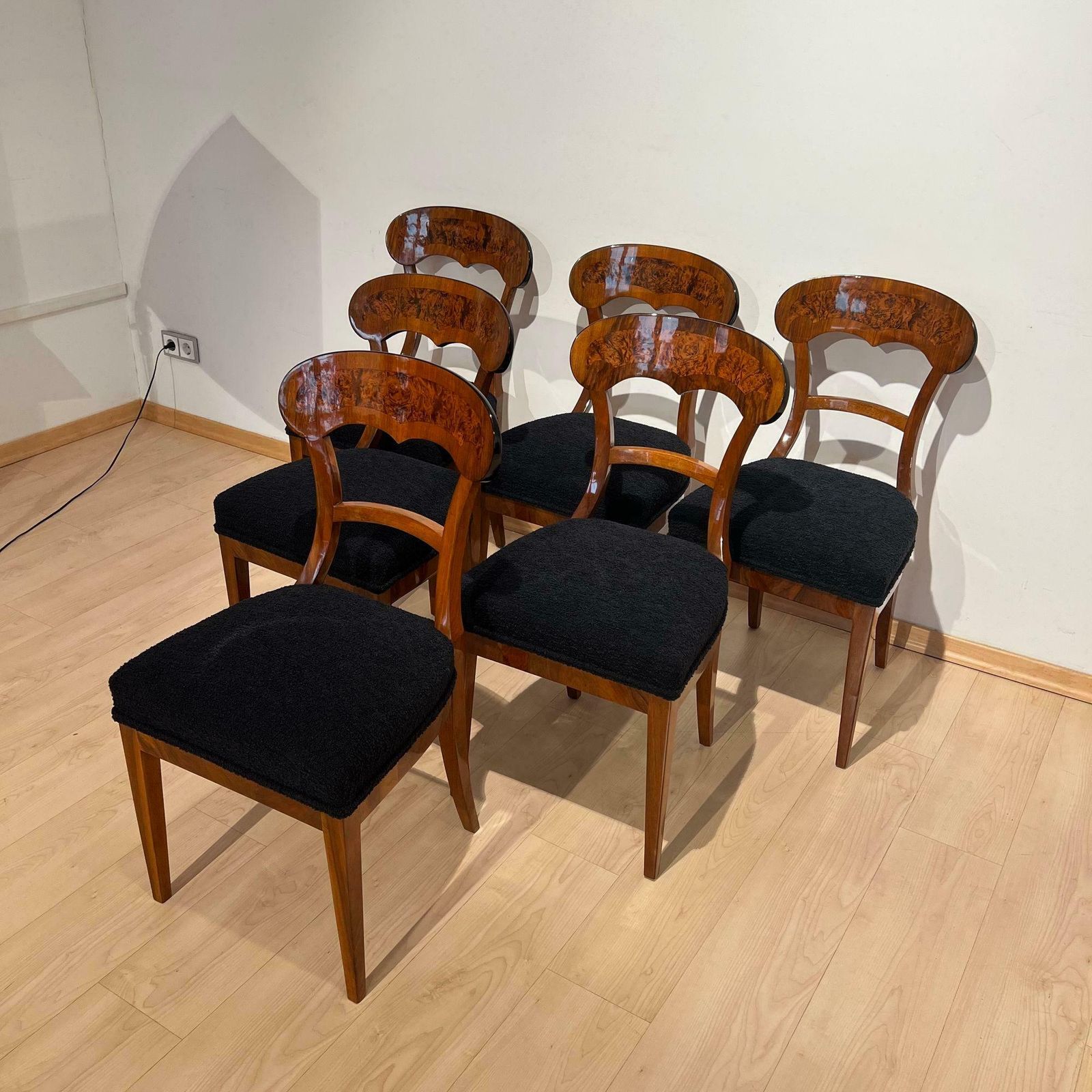 Set Of Six Biedermeier Shovel Chairs, Walnut, Roots Veneer, South Germany, 1840s photo vinterior