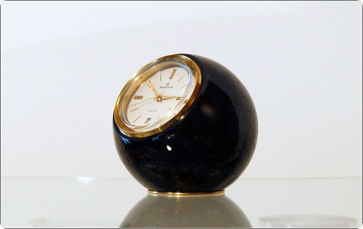 Clock Marvin Swiss Made 1950 Flecked Galalith