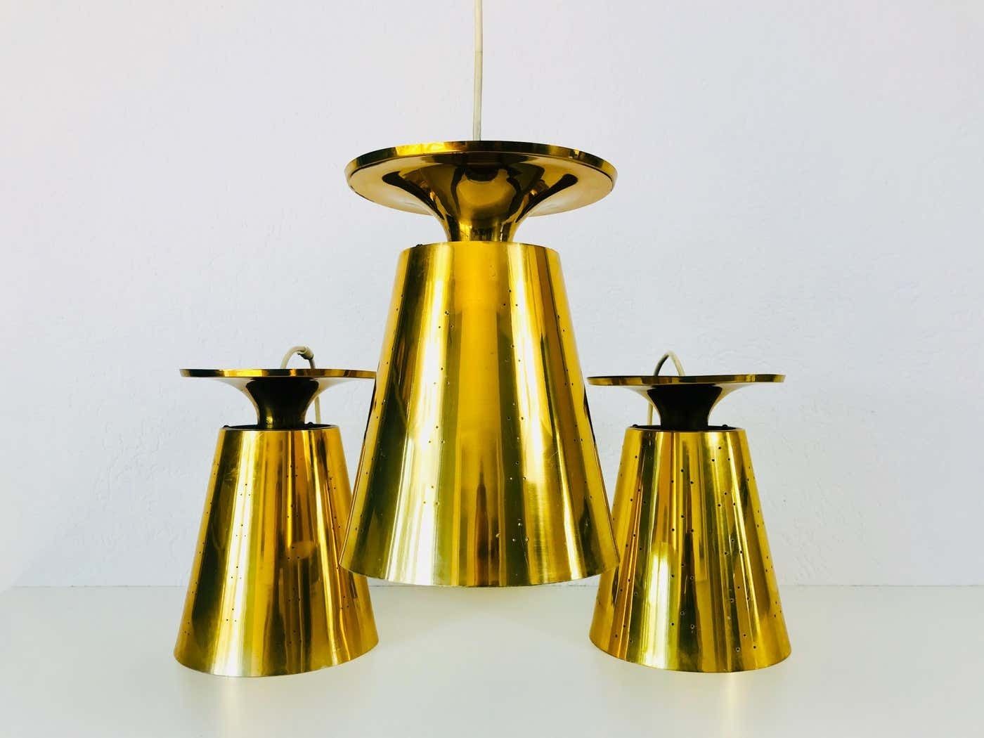 Set Van 3 Gepolijste Messing Hanglampen, Toegeschreven Aan Paavo Tynell, Ca. Jaren 1950 photo Verlichting