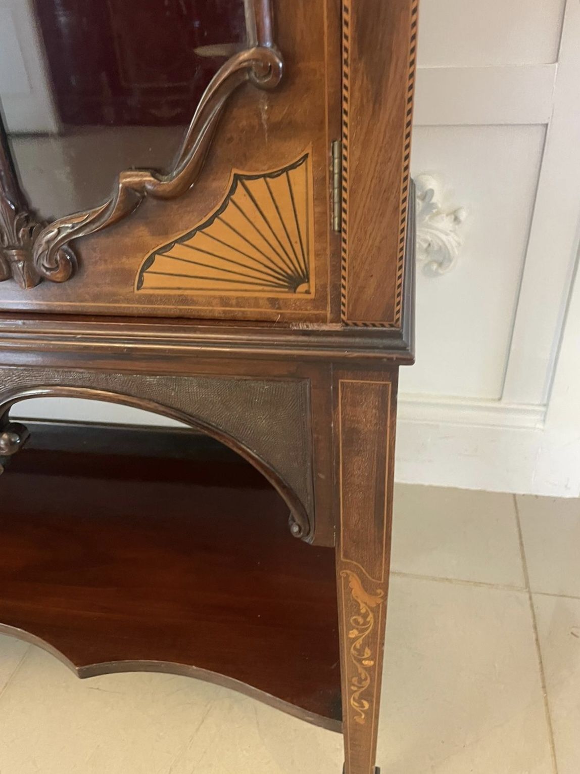 photo vinterior Outstanding Quality Large Antique 19th Century Mahogany Inlaid Satinwood Display Cabinet