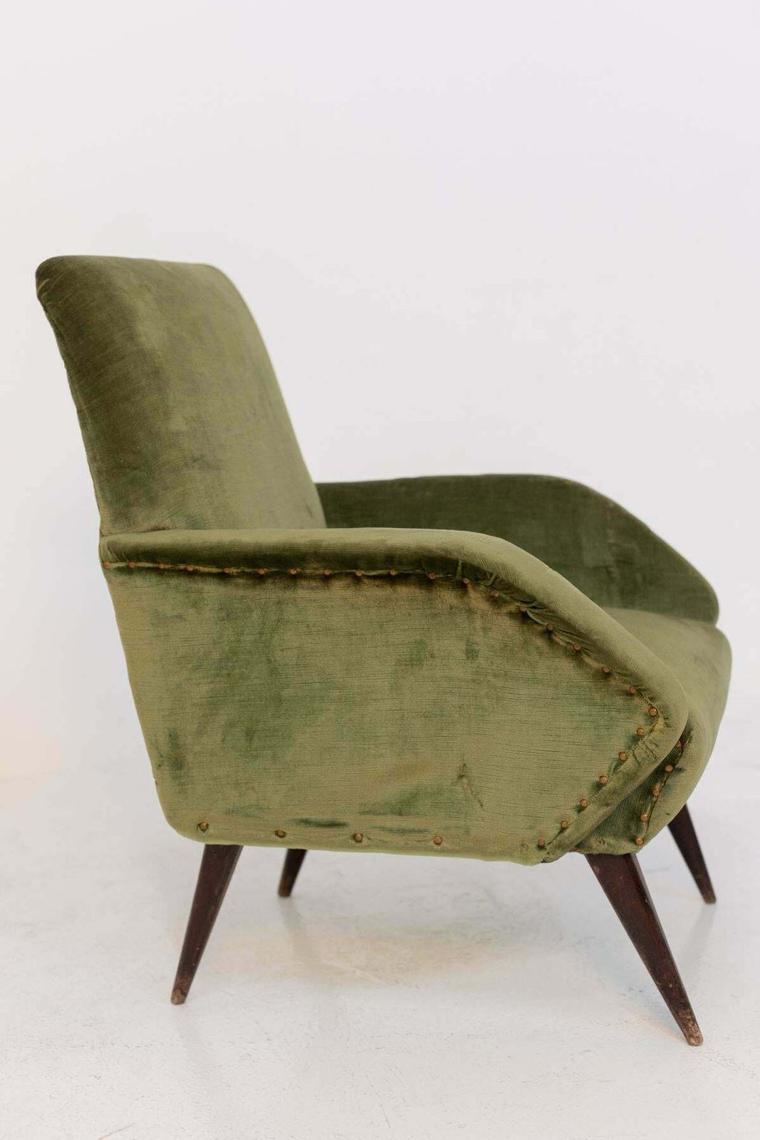 2605.0 Italian Armchairs In Green Velvet And Wood photo