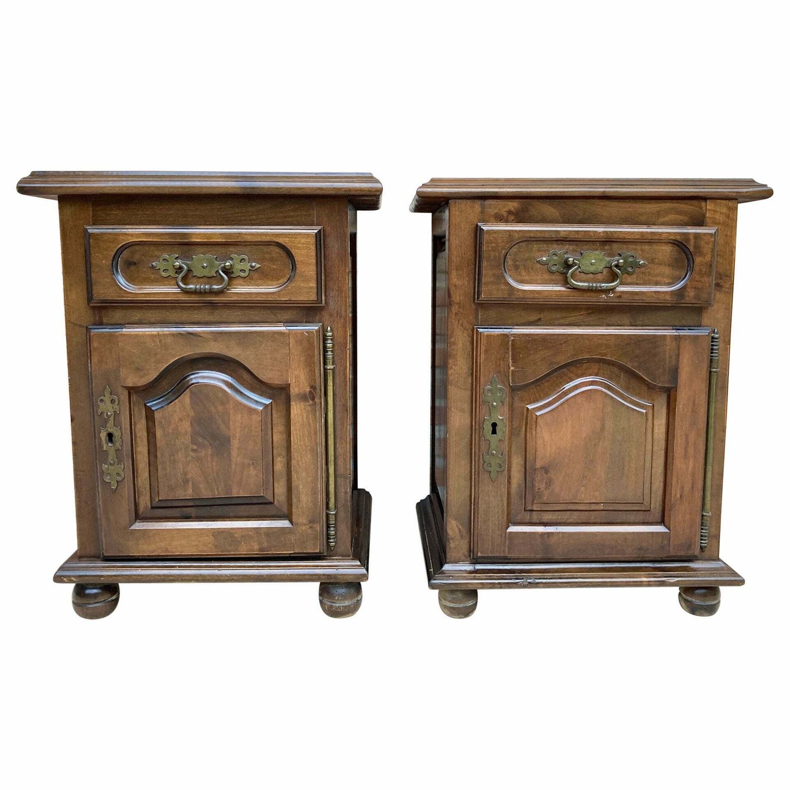 Tables de chevet espagnoles du XXe siècle avec tiroir et détails en bronze, 1920, lot de 2