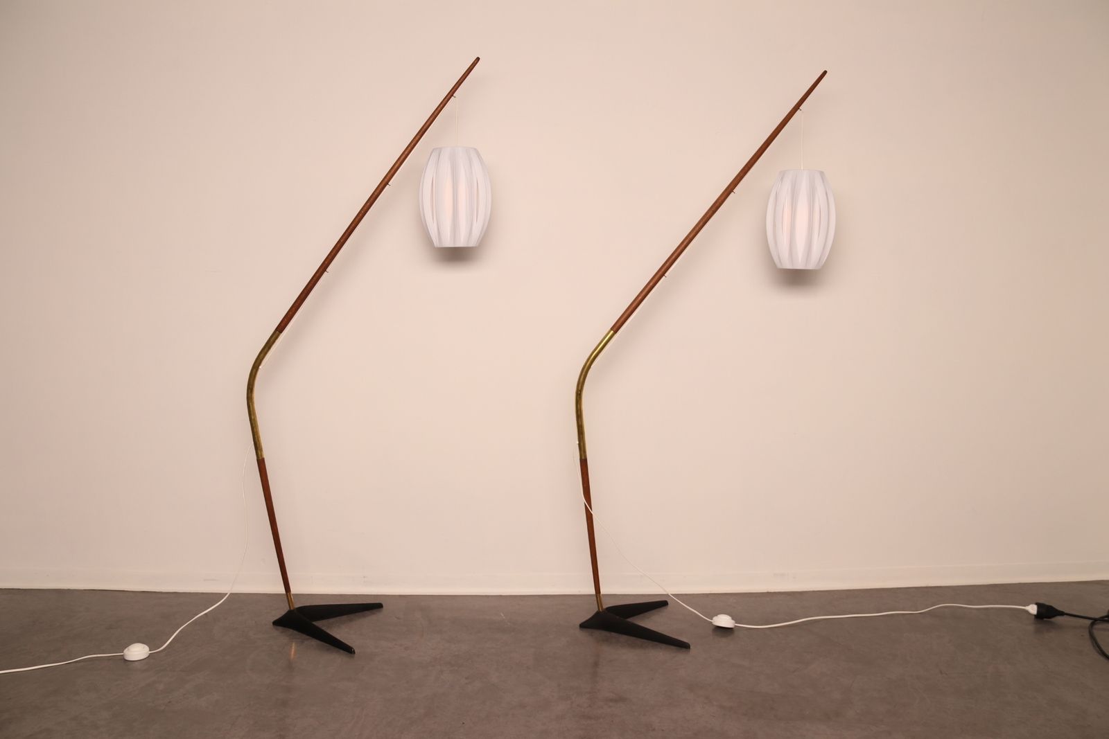 Iconic Floorlamp 'Fishing Pole'  Designed By Svend Aage Holm Sorensen   For Sorensen & Co  Denmark   1950's photo vinterior