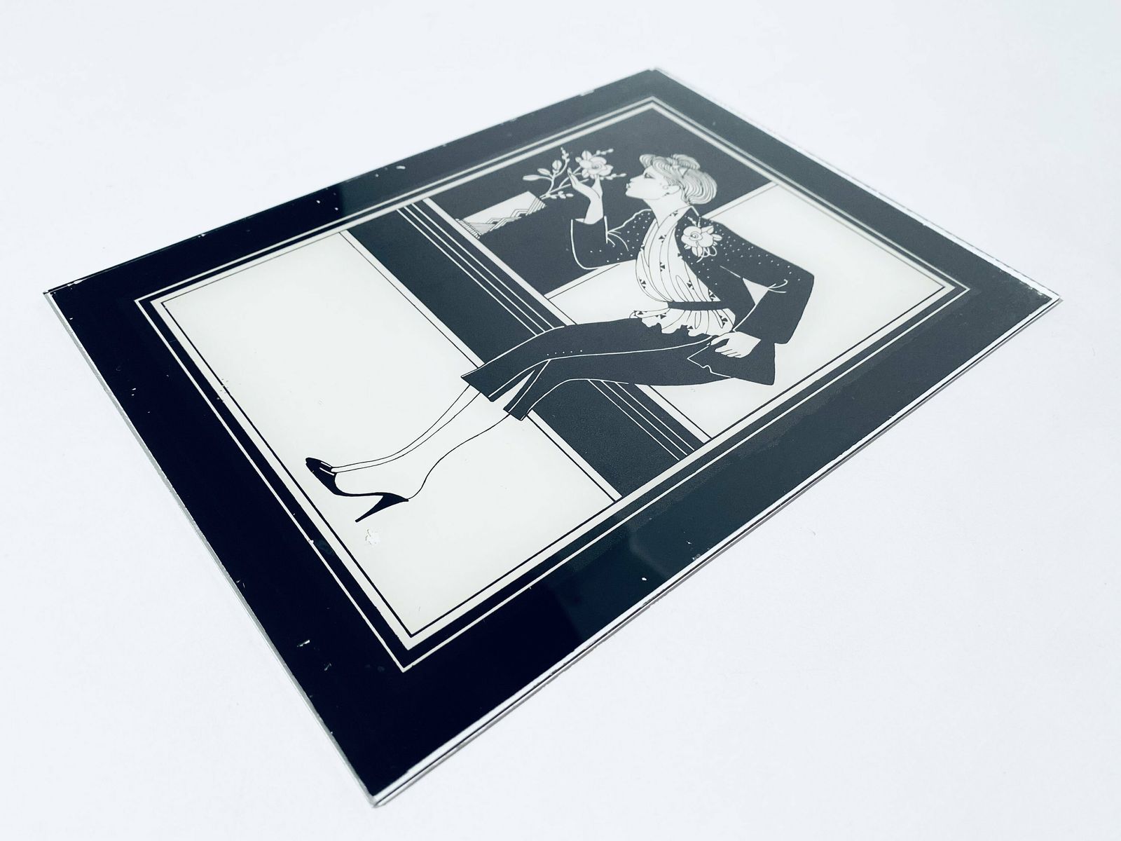 Art Deco Glass Picture Lady With Flowers Motif / 1920s France photo vinterior