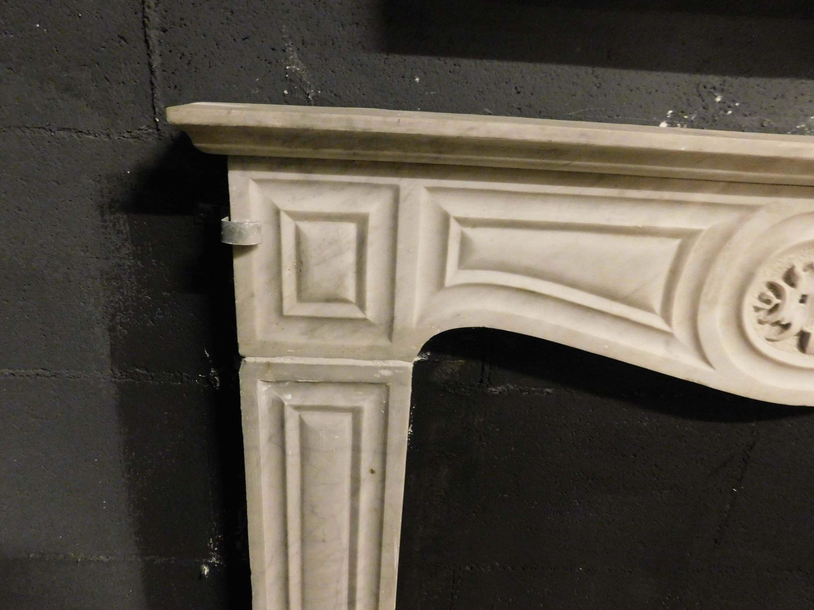 Fireplace Mantle Thin Frame, Carved In White Carrara Marble, Italy photo vinterior