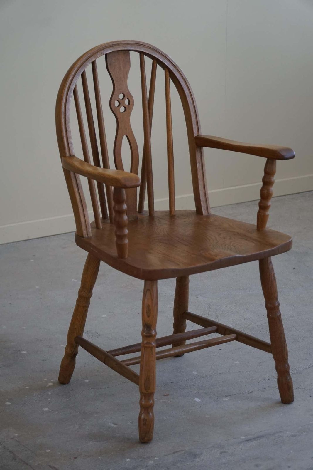 582.0 Windsor Armchair In Oak, English Edwardian, 19th Century photo