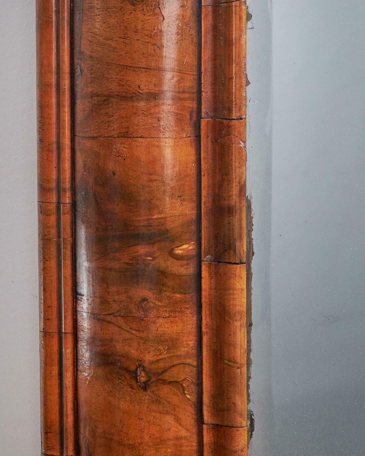 Large William And Mary 17th Century Figured Walnut Cushion Mirror C, 1690 photo vinterior