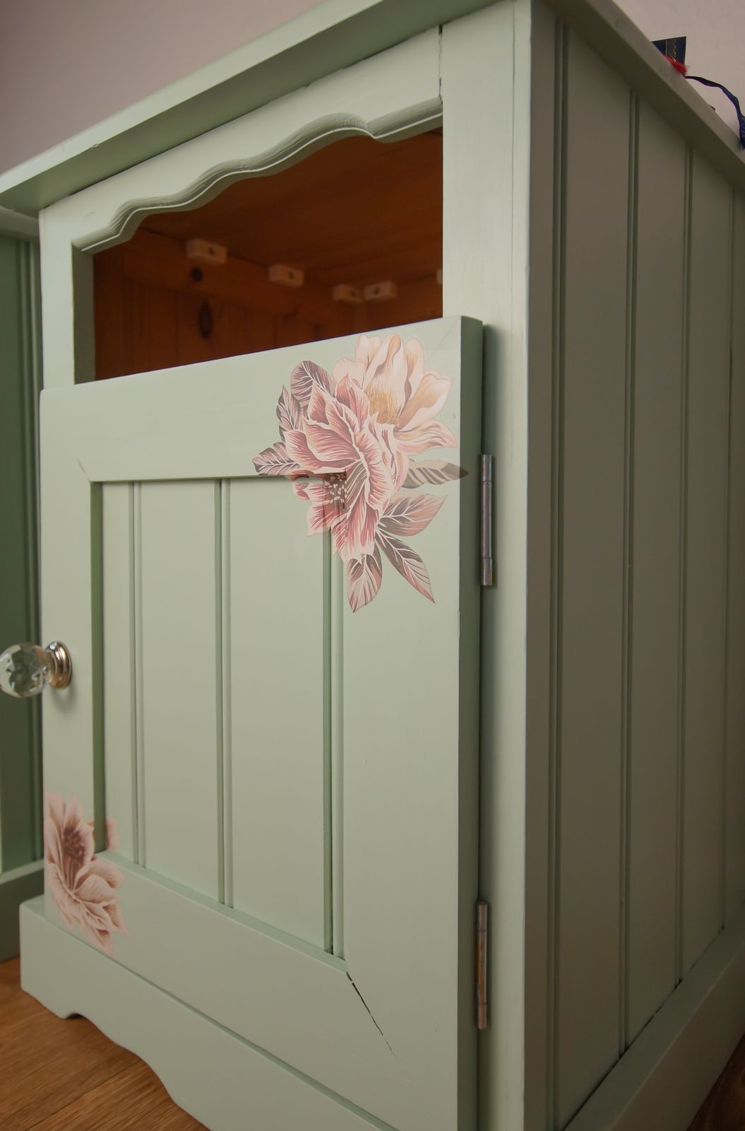 photo vinterior Floral Bedside Tables