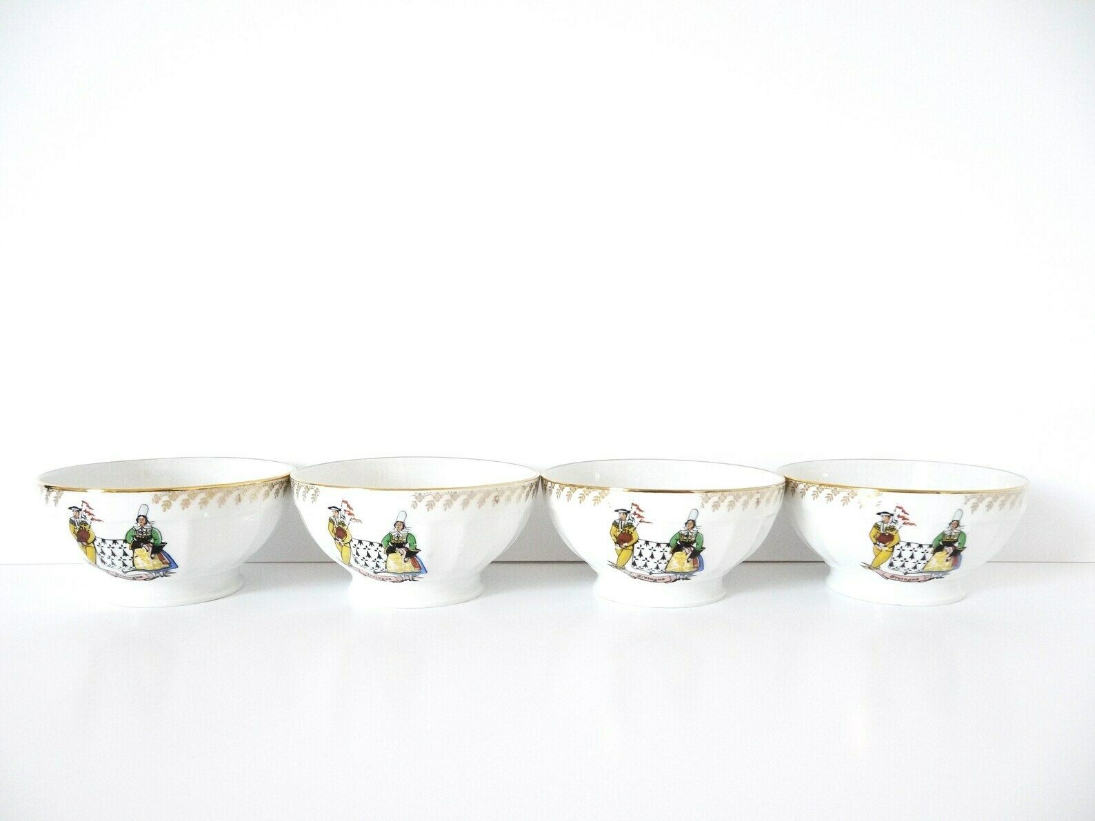 French Cafe Au Lait Bowls Set Of 4 Vintage Bretagne Illustration photo 177.0