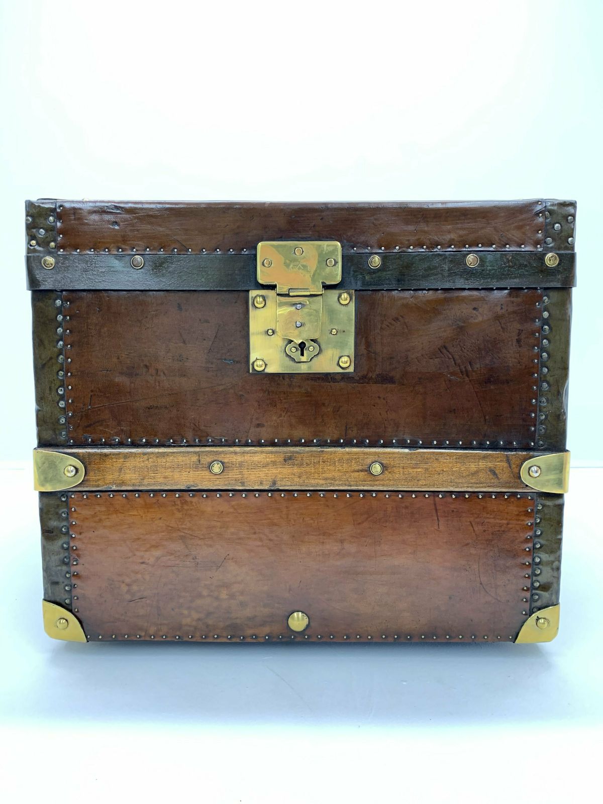 Vintage Steamer Travel Trunk Circa 1880, Superb Example , Luxuriously Relined. photo furniture
