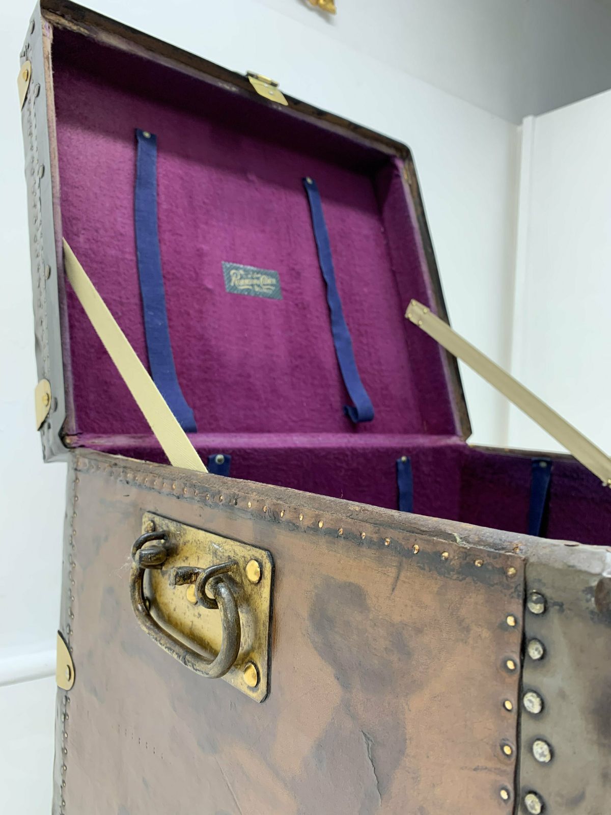 750.0 Vintage Steamer Travel Trunk Circa 1880, Superb Example , Luxuriously Relined. photo