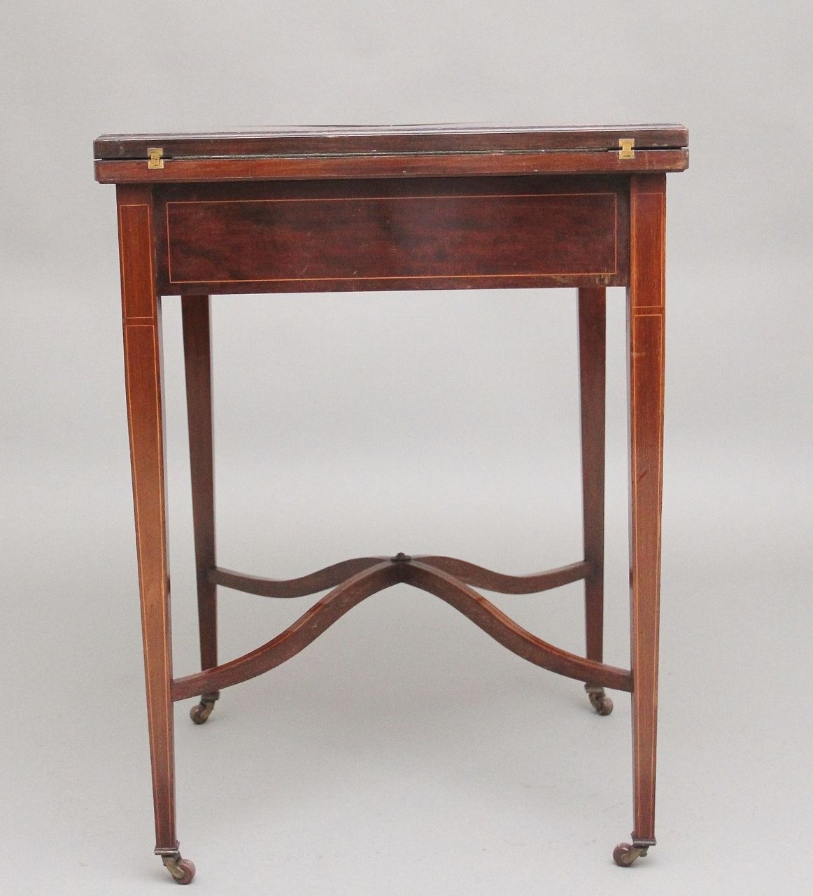 photo furniture Early 20th Century Mahogany And Inlaid Card Table