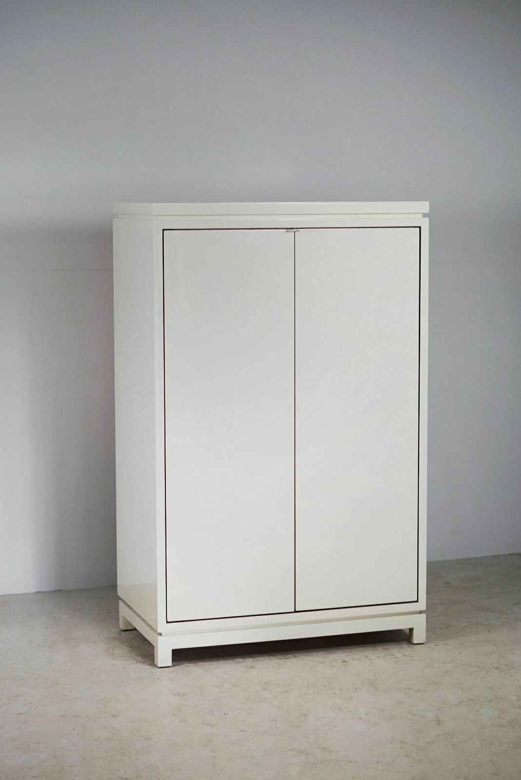 Decoene Voor Emiel Veranneman, Wit Gelakt Eikenhouten Kabinet, België, Jaren 1960 photo buy