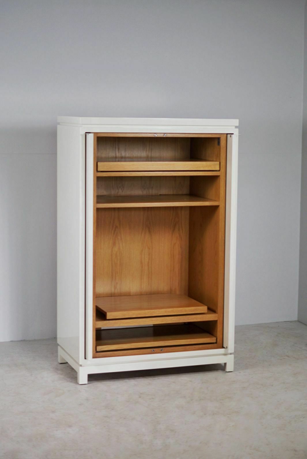 photo for sale Decoene Voor Emiel Veranneman, Wit Gelakt Eikenhouten Kabinet, België, Jaren 1960