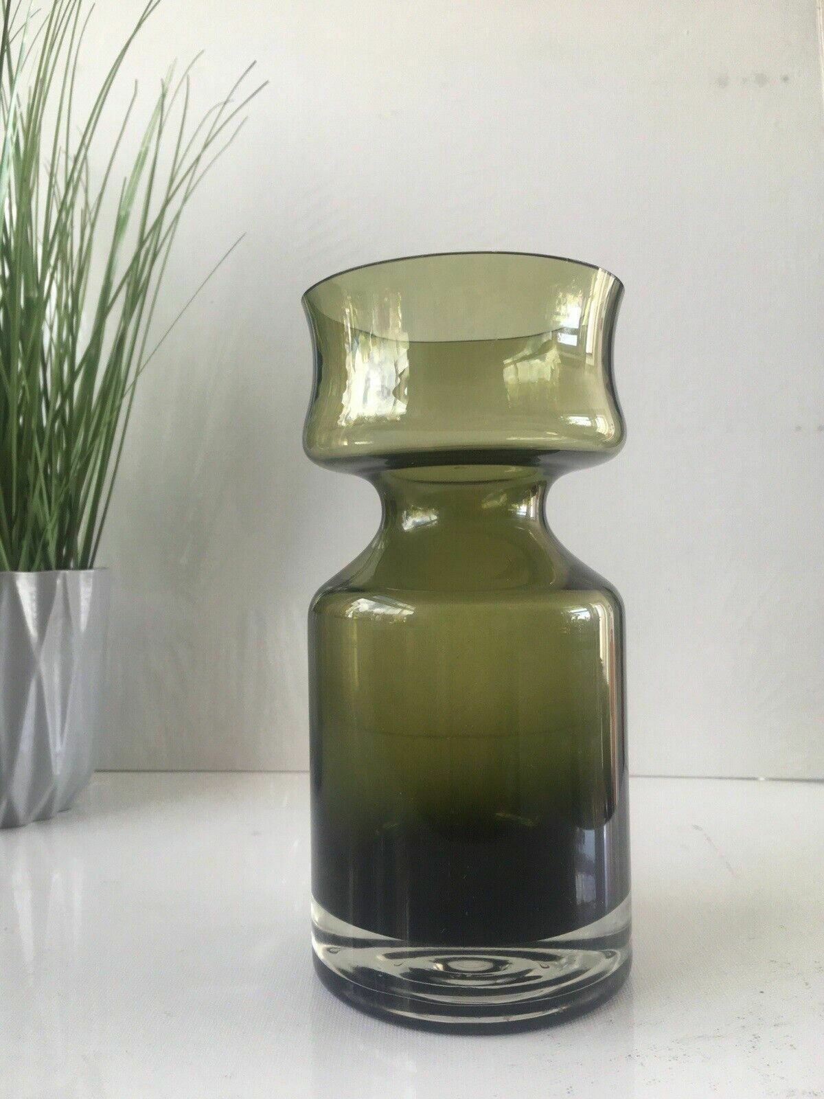 photo vinterior Retro 60's Rihihimaki Green Art Glass Rose Vase 1477 Tamara Aladin Scandinavian