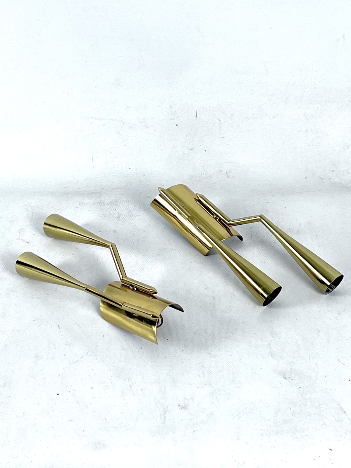Mid Century Modern Pair Of Brass Oscar Torlasco Attributable Sconces. Italy 1950s photo Lighting