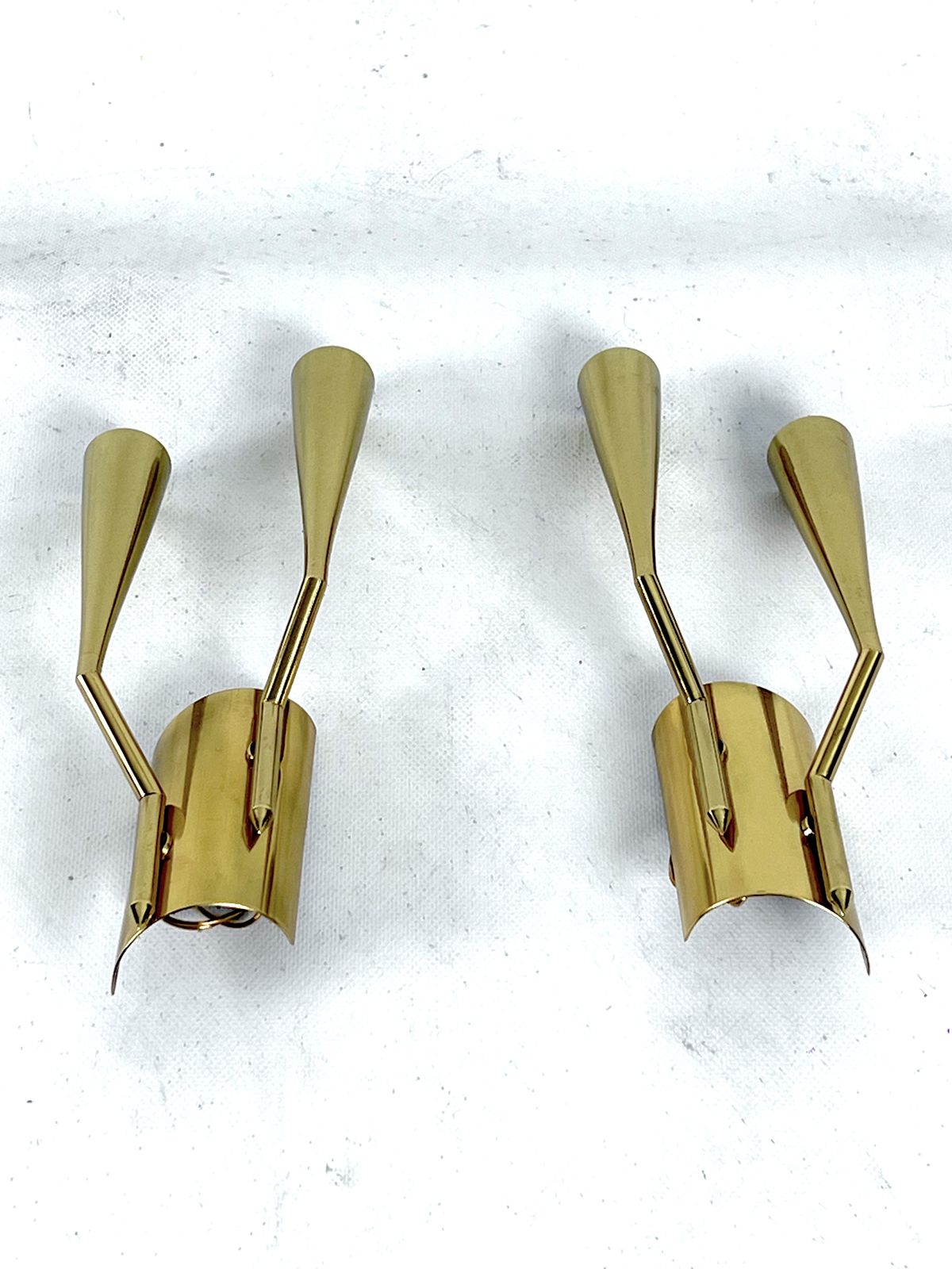 Mid Century Modern Pair Of Brass Oscar Torlasco Attributable Sconces. Italy 1950s photo vinterior