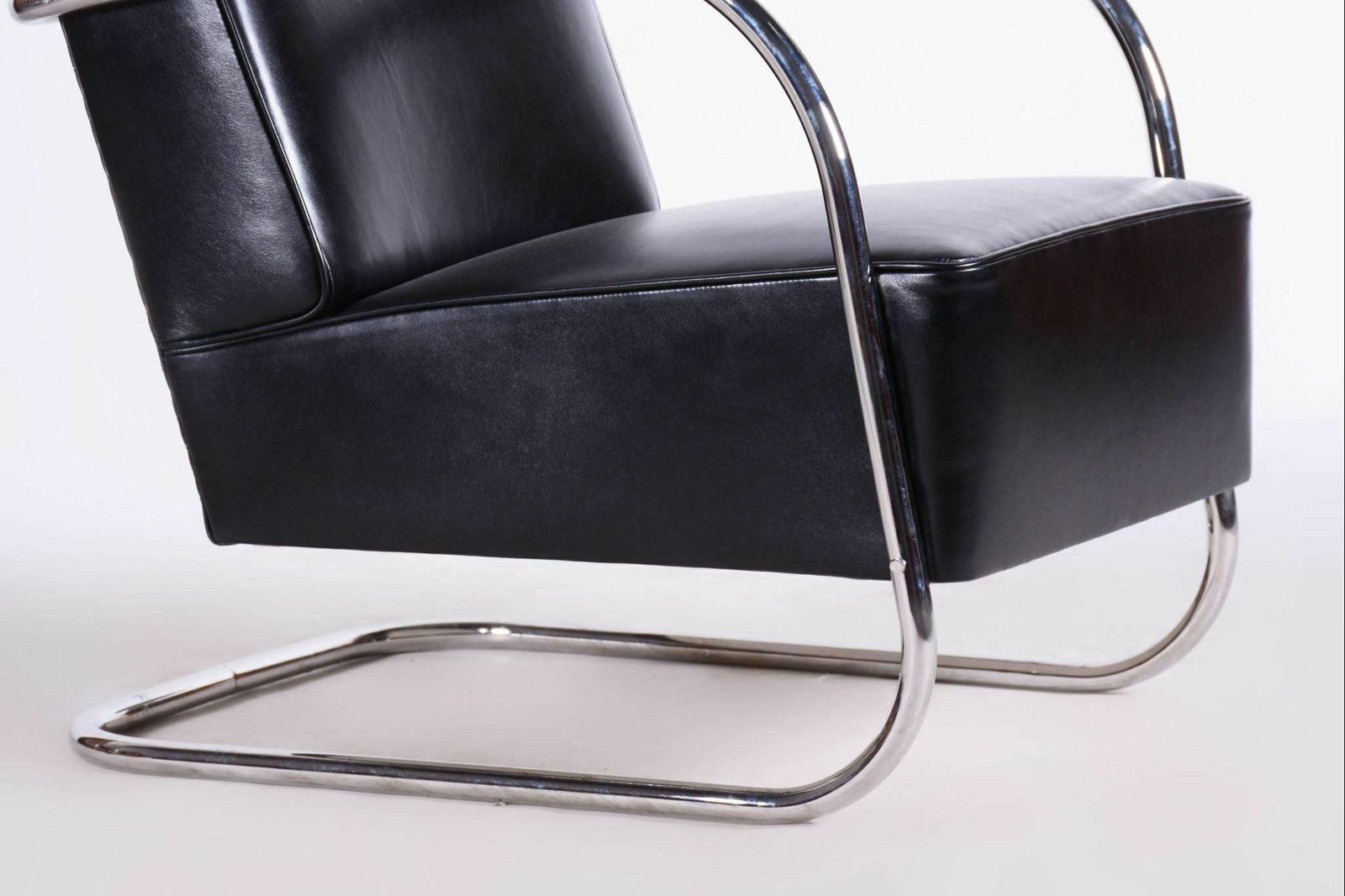 Restored Bauhaus Pair Of Black Armchairs, Mücke   Melder, High Quality Leather, Czechia, 1930s photo vinterior
