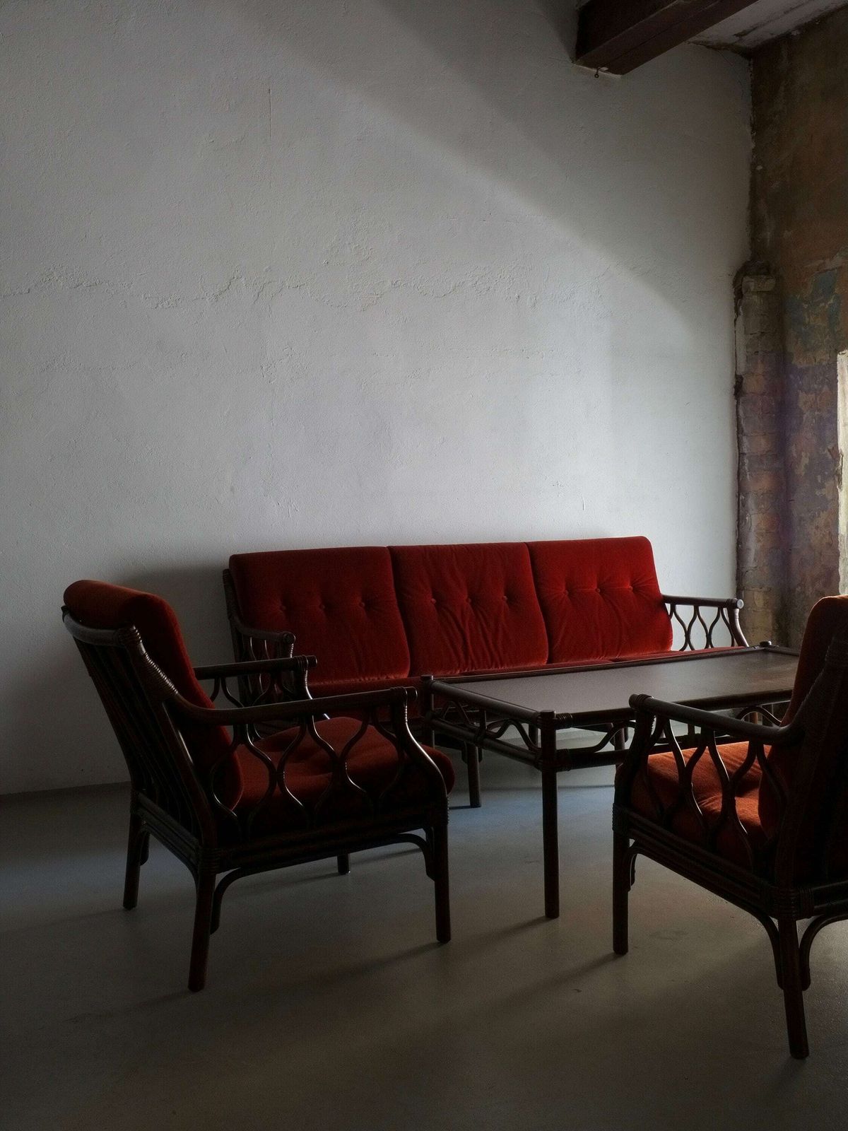 Dark Rattan Sofa | 3 Seater Bamboo Daybed | Red Velour | Vintage photo vintage