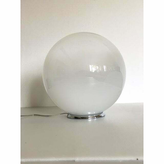 Contemporary Scenographic Murano Vanished White Murano Glass Table Lamp In 70's Style photo for sale