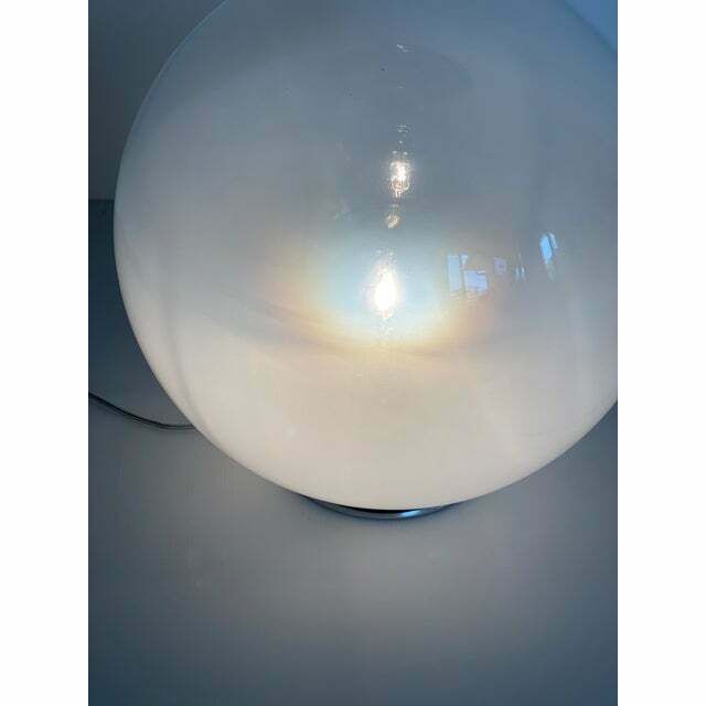 Contemporary Scenographic Murano Vanished White Murano Glass Table Lamp In 70's Style photo 3968.0