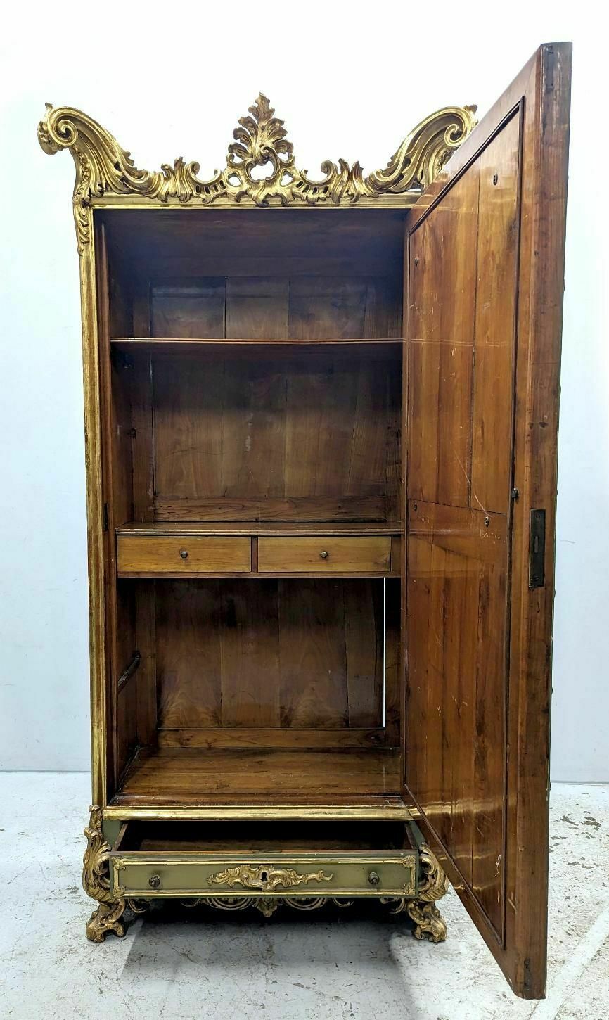 photo furniture Pair Of Golden Lacquered Turin Cabinets 1820