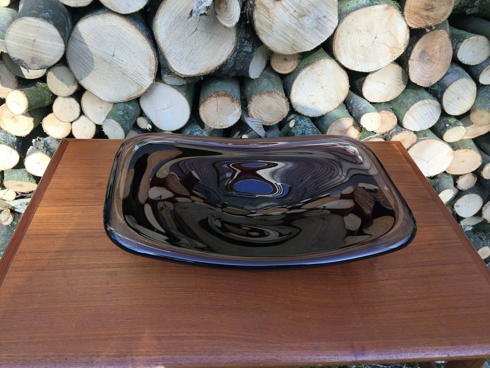 Art Glass Bowl / Dish By Swedish Artist Vicke Lindstrand For Kosta In The 1950s. Purple And Clear Glass, Mid Century Modern From Sweden photo vinterior