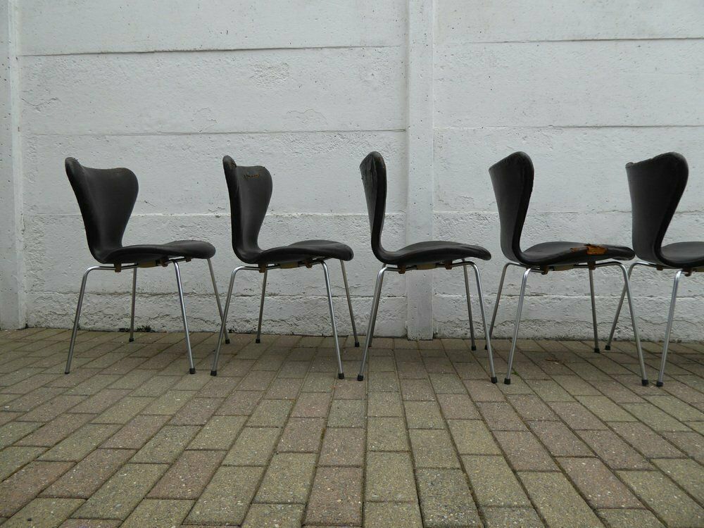 1692.0 Seven / Sjuan 3107 Chairs In Black Leather By Arne Jacobsen For Fritz Hansen, Denmark, 1967, Set Of 6 photo