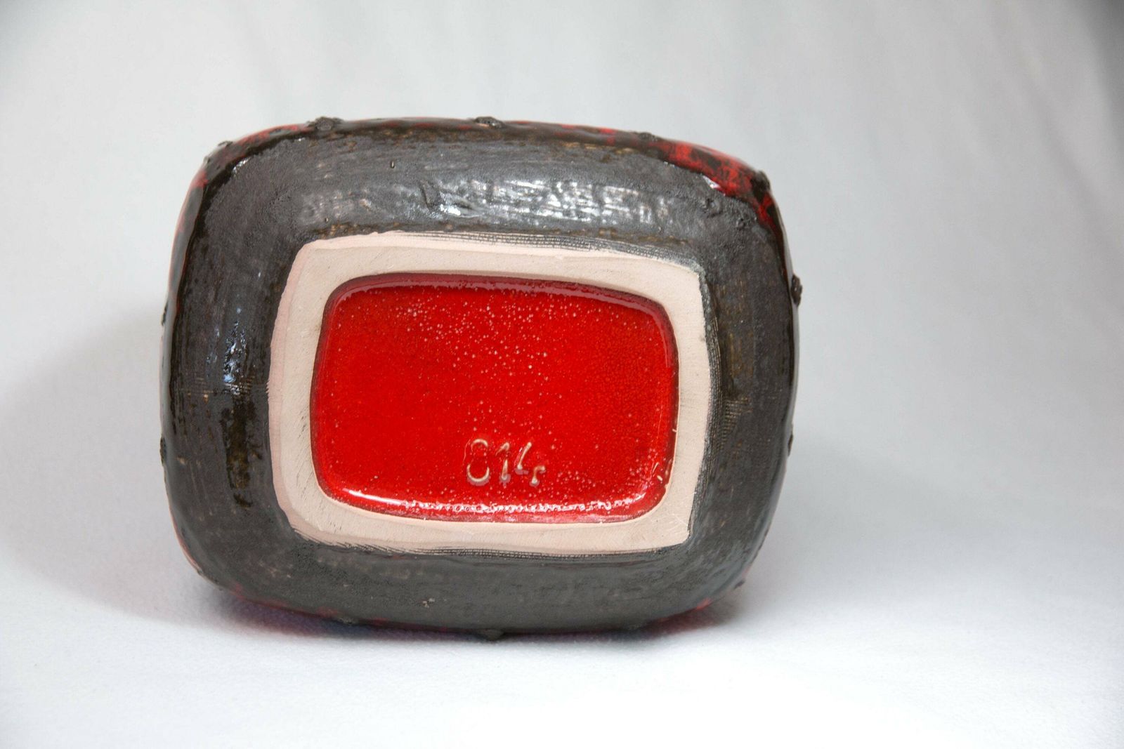photo furniture Vintage 1970s Ruscha Costa Red And Black Fat Lava Vase