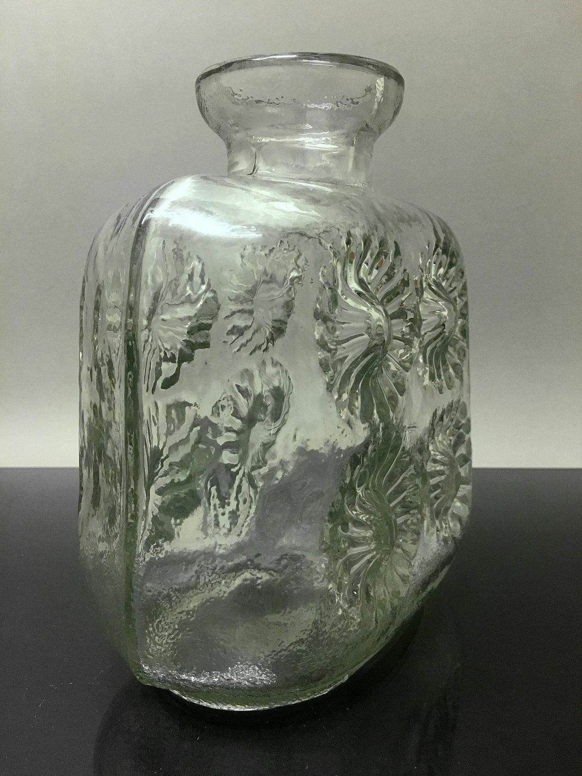 Vase " Daisies" By Pavel Pánek / Patt.Num 3511/185 photo for sale
