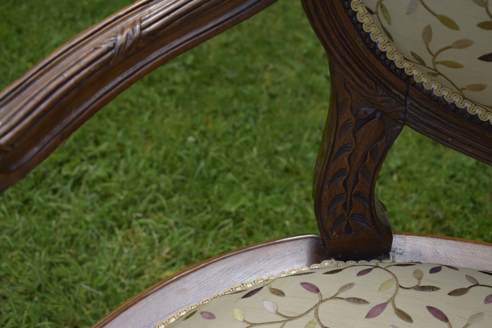 photo furniture Antique French Walnut Couch, 1800s