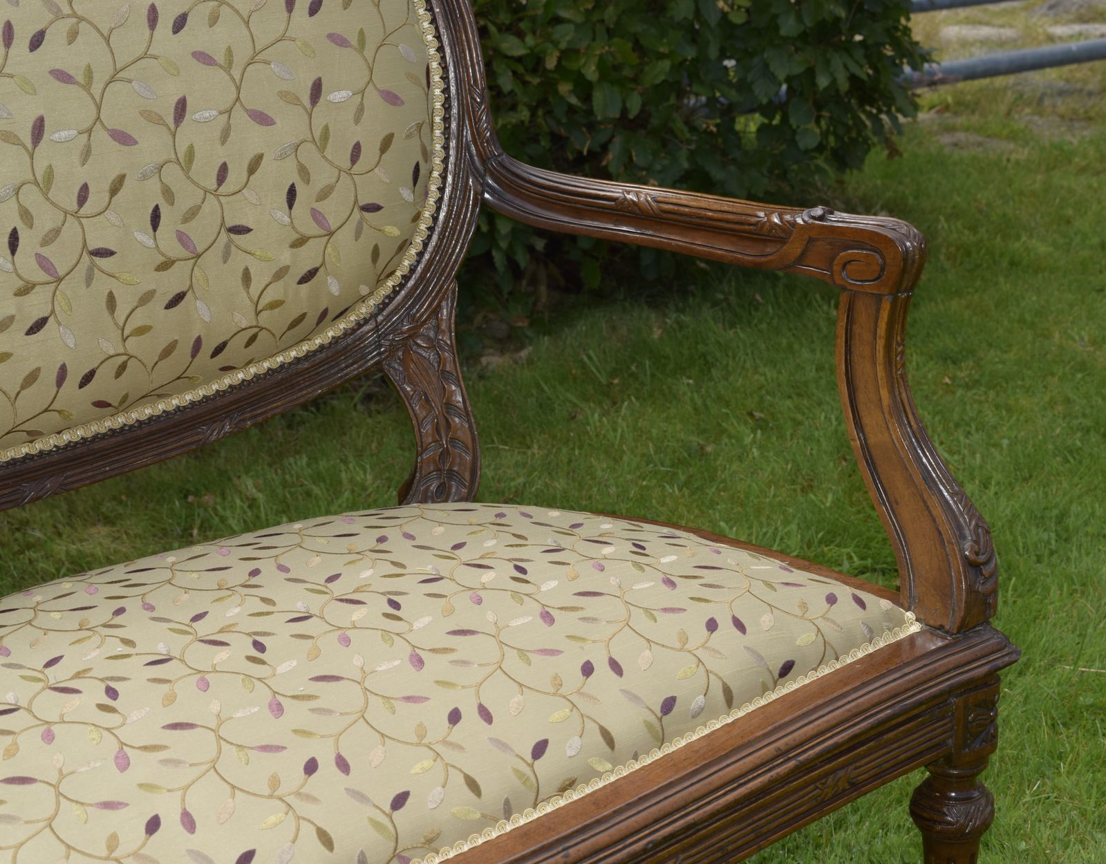 photo vintage Antique French Walnut Couch, 1800s
