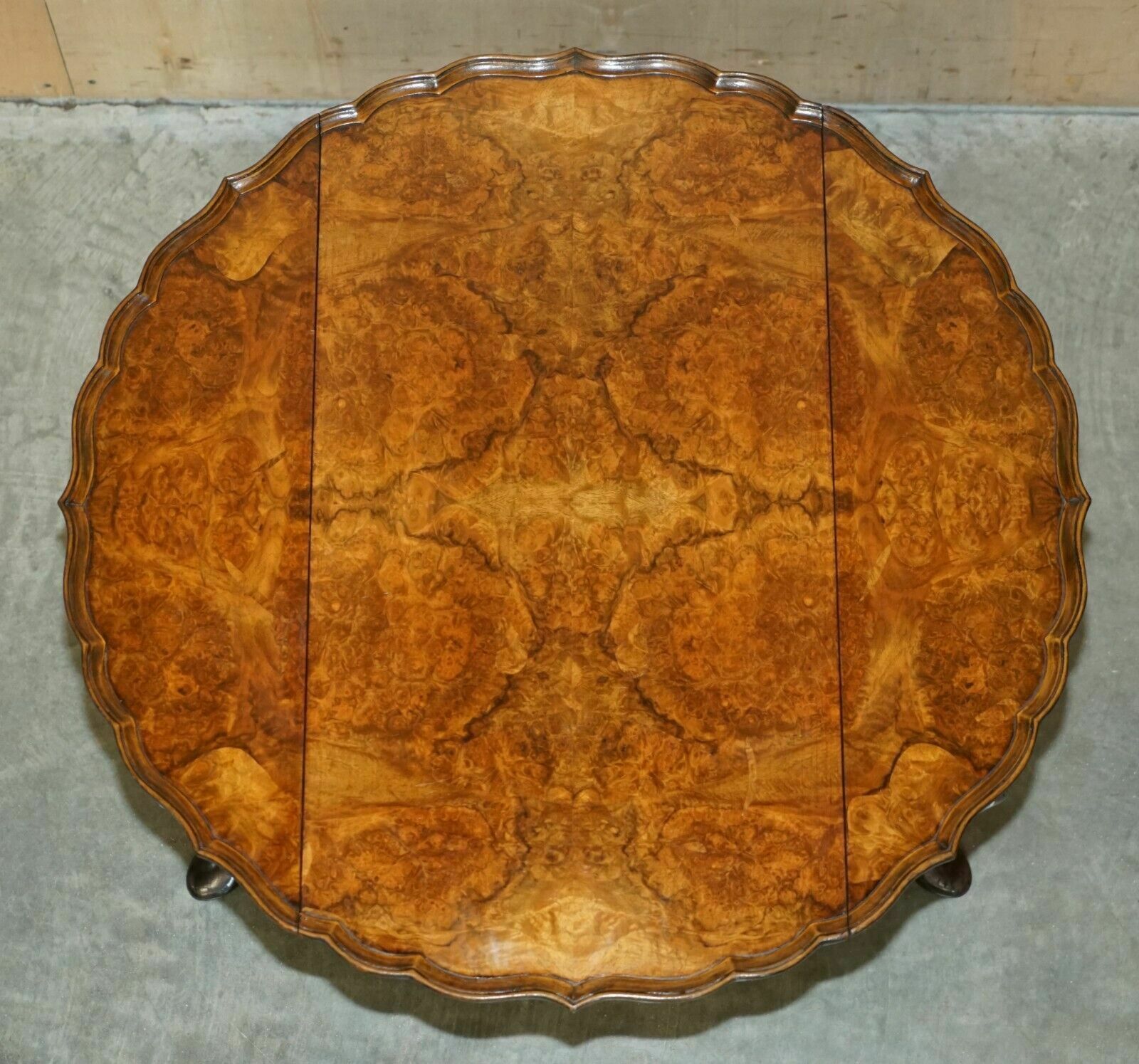 1450.0 Stunning Hand Carved Burr Walnut Extending Coffee Cocktail Table Cabriole Legs photo