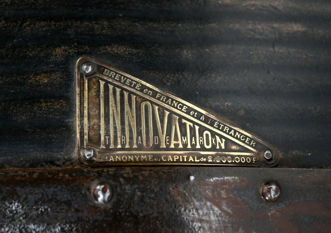 Secretaire Trunk, Mahogany Interior, Stamped Innovation – 1900 photo vinterior