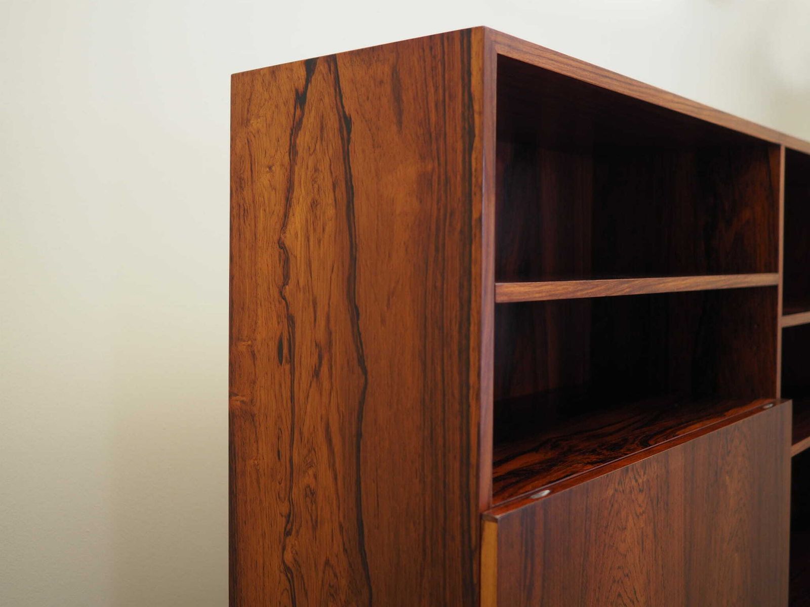 photo vintage Vintage Cupboard, Danish Design, 1960s, Designer: Ib Kofod Larsen, Manufacturer: Faarup Møbelfabrik