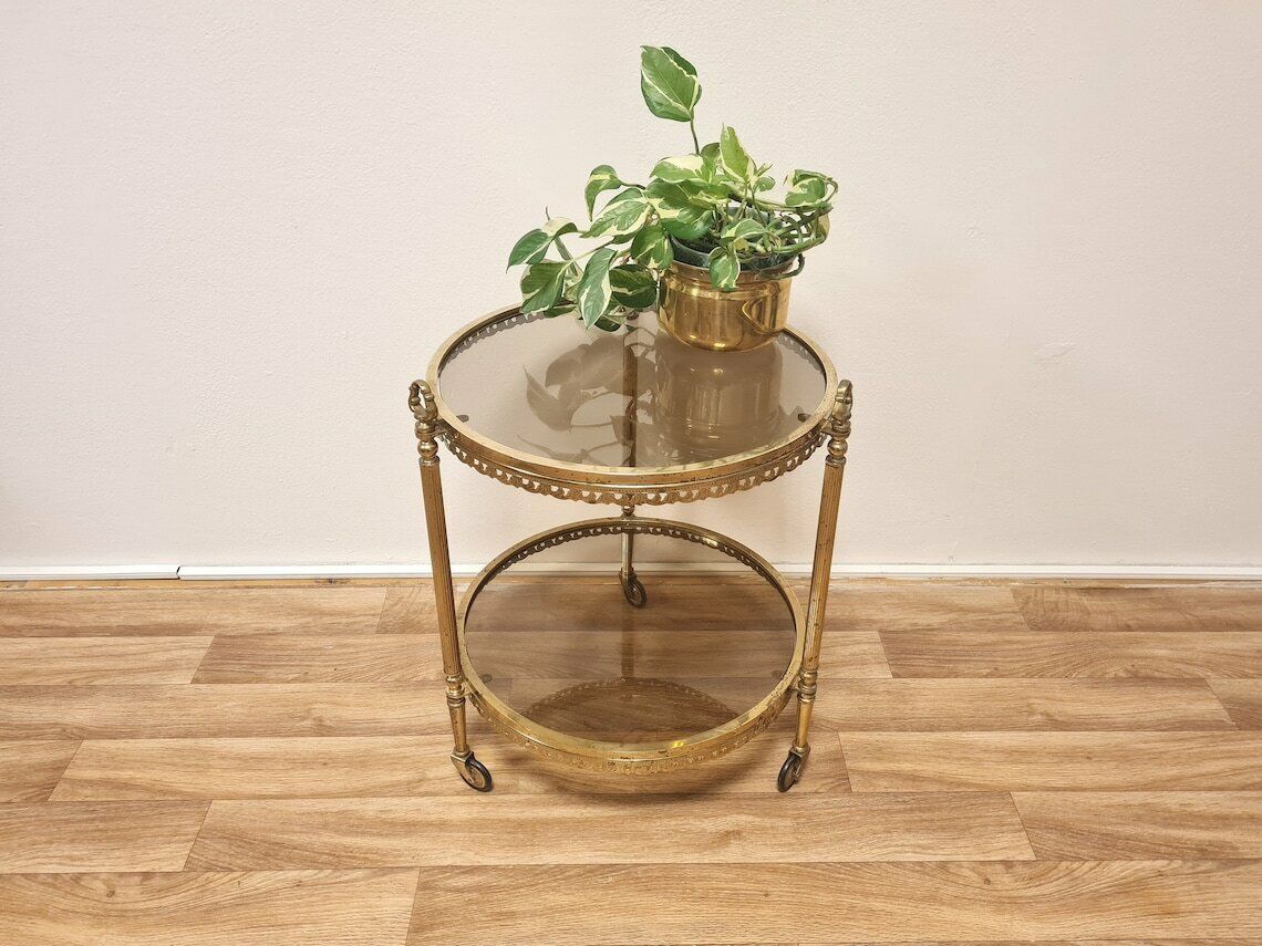 Vintage Mid Century Modern Messing Trolley Bartafel Met Rookglas. Hollywood Regency Wielen Barkar photo Meubels
