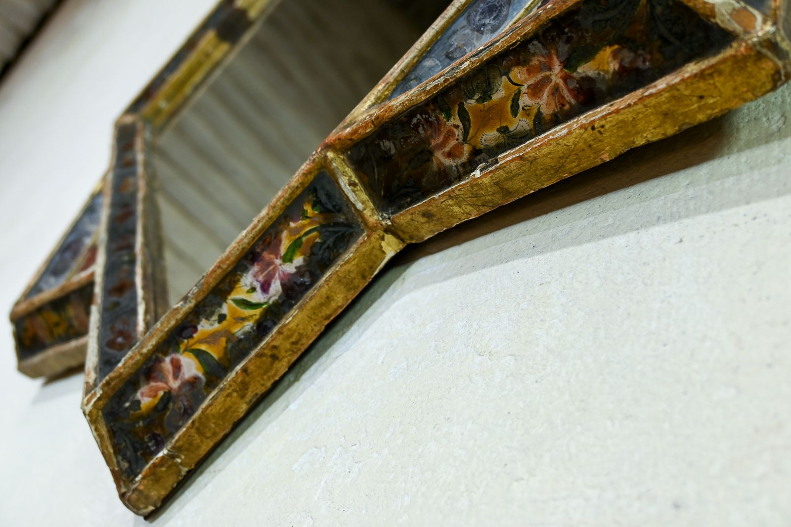 photo for sale An Early 18th Century Giltwood And Verre églomisé Venetian Mirror