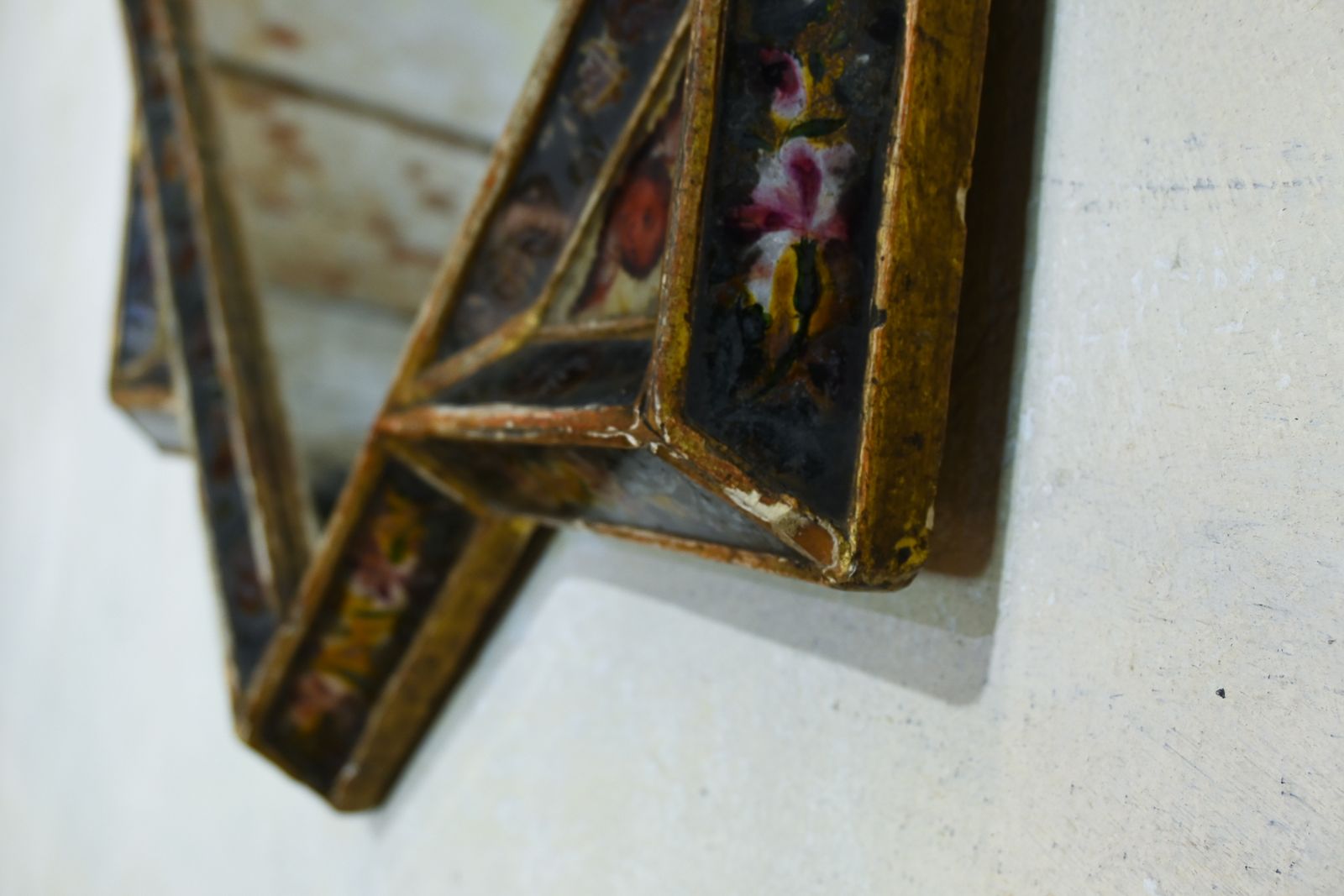 photo buy An Early 18th Century Giltwood And Verre églomisé Venetian Mirror