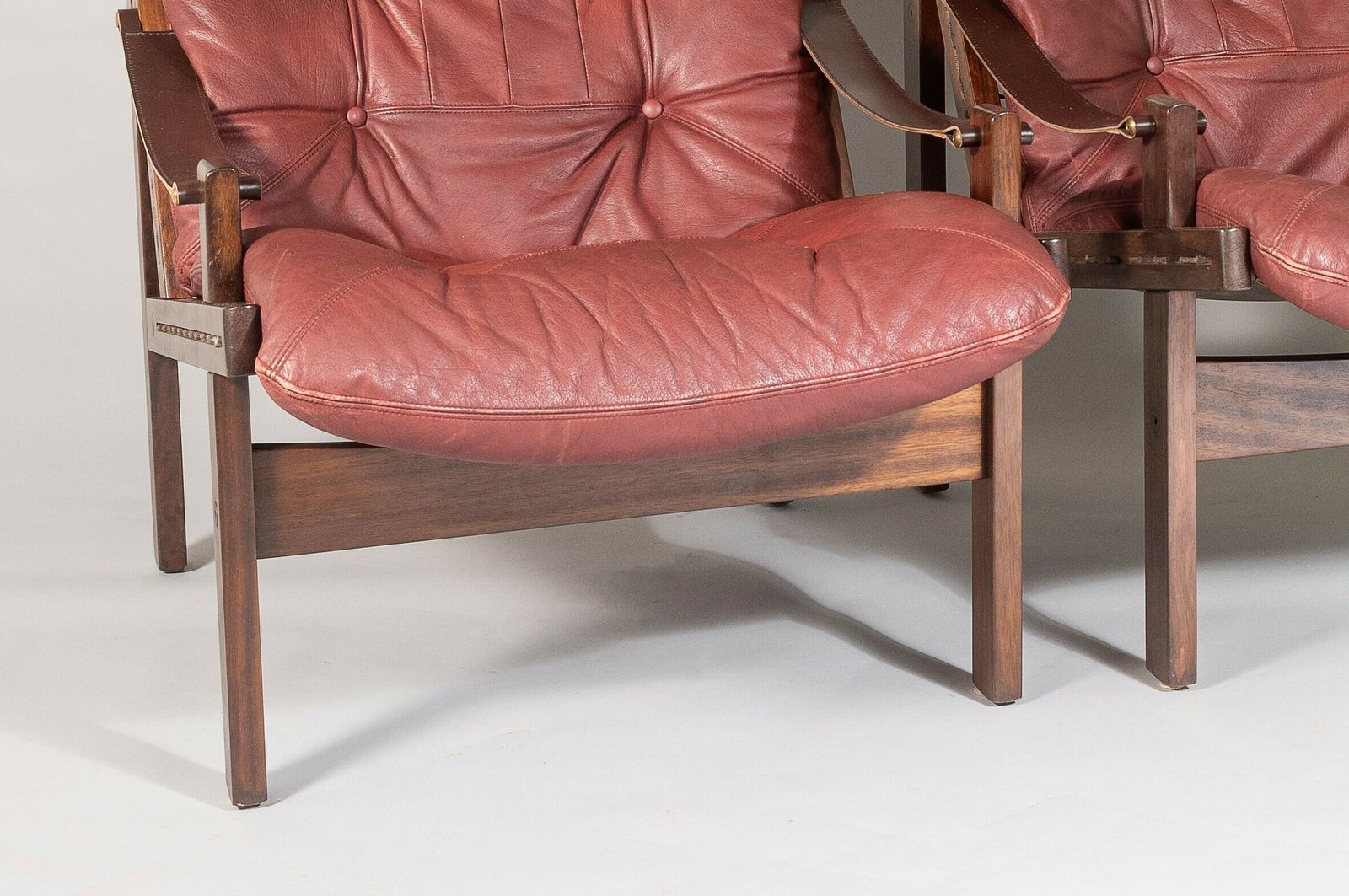 photo vinterior Pair Of Mid Century Torbjørn Afdal Hunter Safari High Back Leather Lounge Chairs