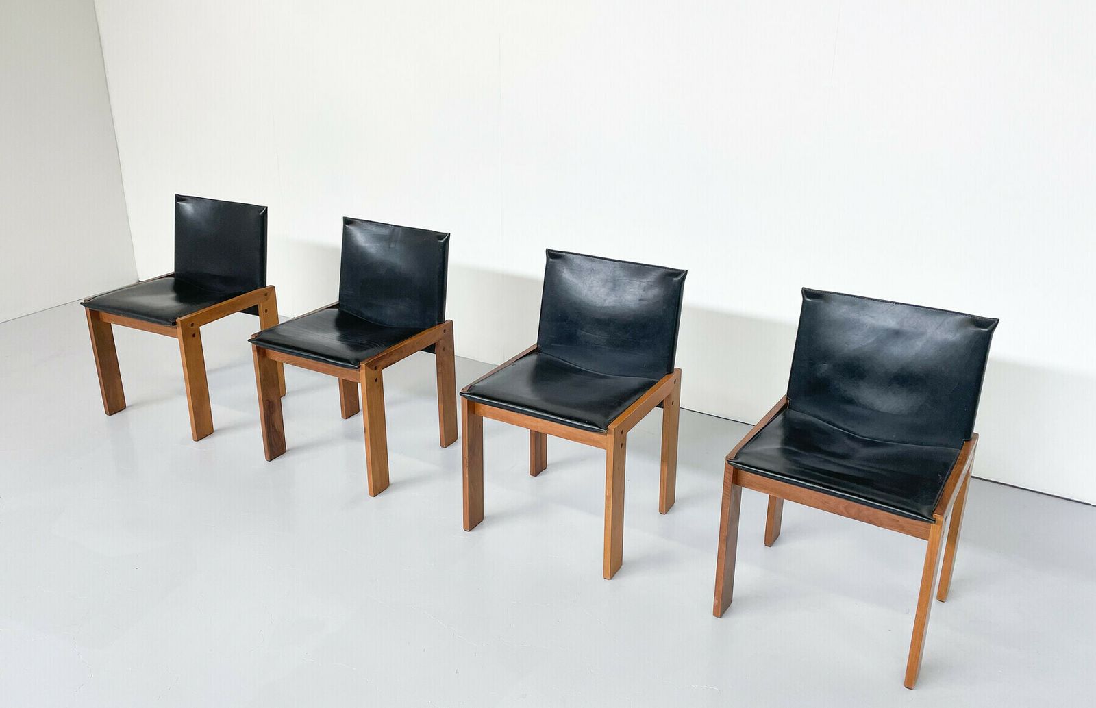 Set Of 4 Mid Century Modern Dining Chairs By Afra & Tobia Scarpa photo for sale