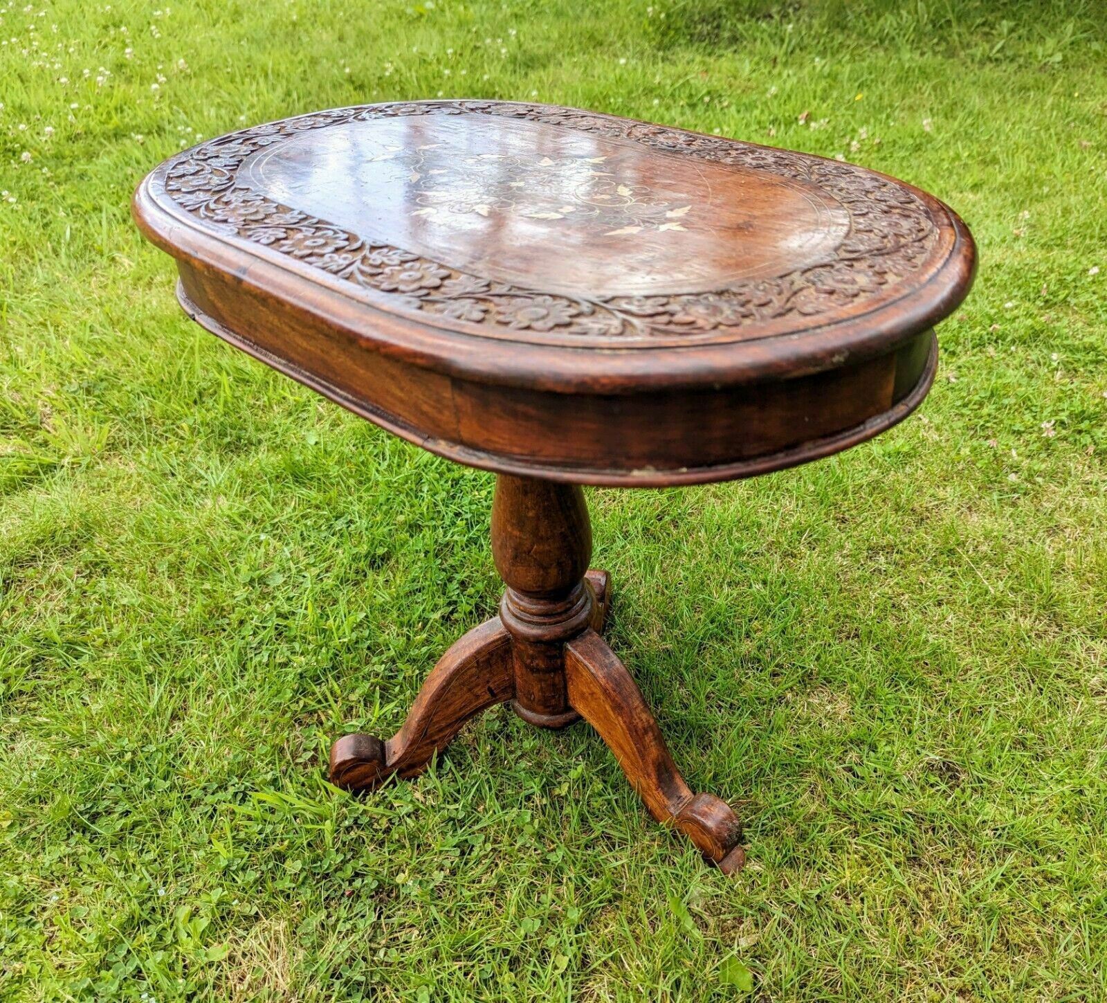 Fantastic Vintage Indian Hardwood Brass Inlaid Oval Table  Delivery Available 0220. photo furniture