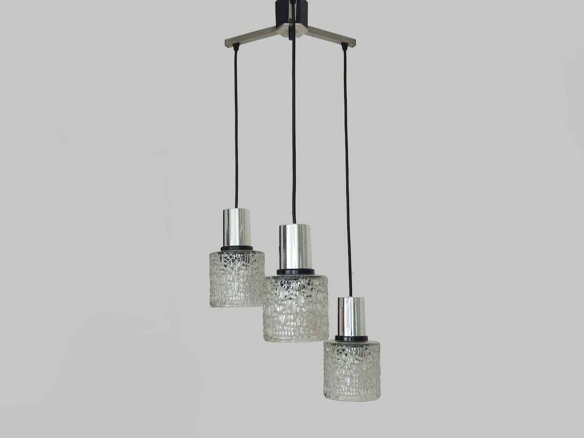 Suspension cascade vintage en chrome poli et verre ciselé, 3 lumières photo Luminaires