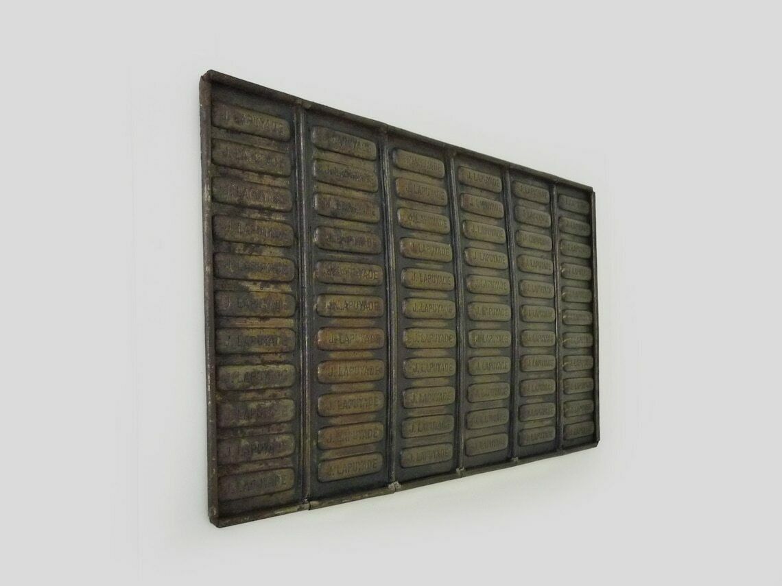 Ancien moule à chocolat pour 66 pièces, J.Lapuyade photo vinterior