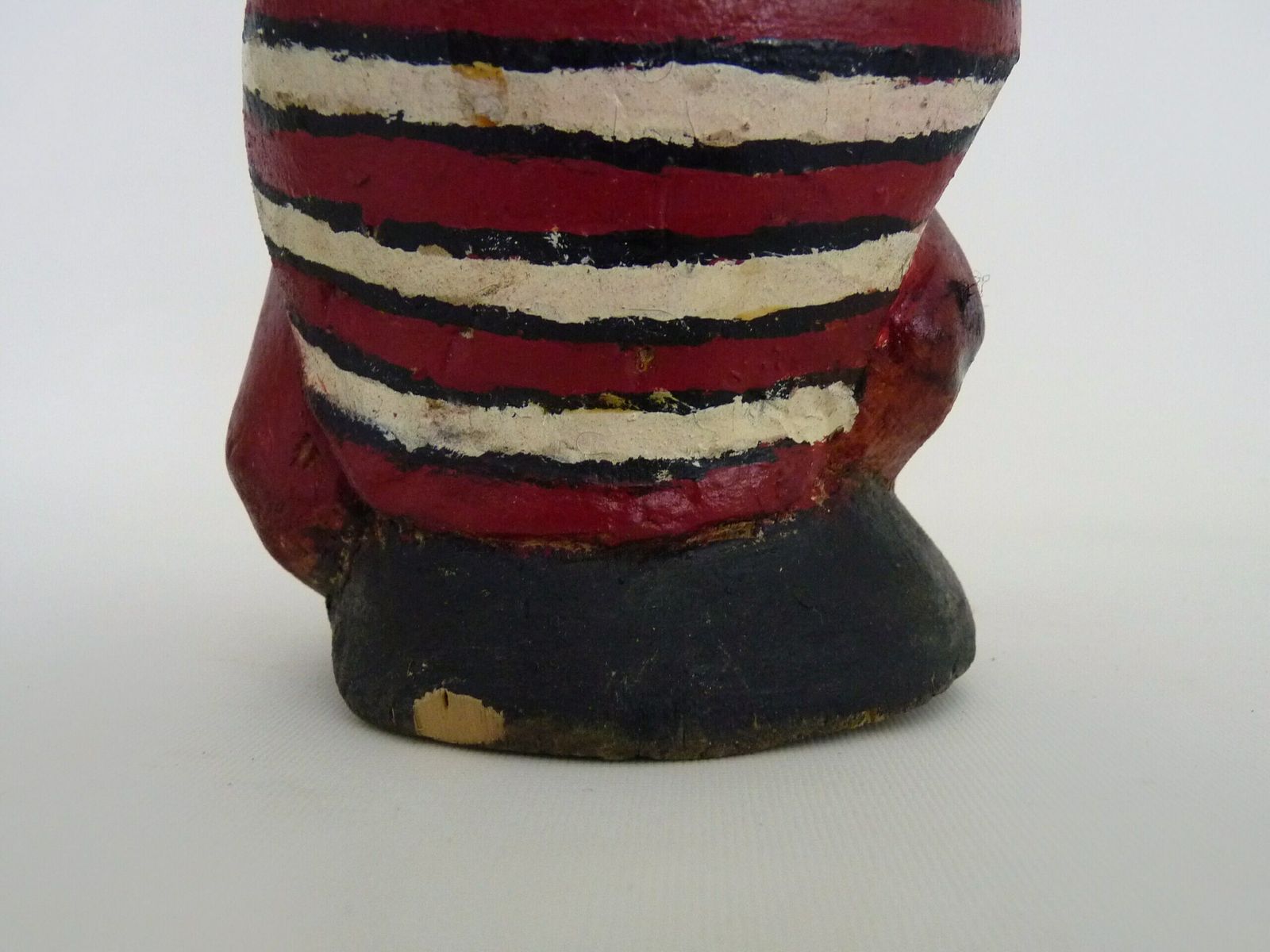 photo furniture Statuette en bois polychrome « The Snake Driver », Inde