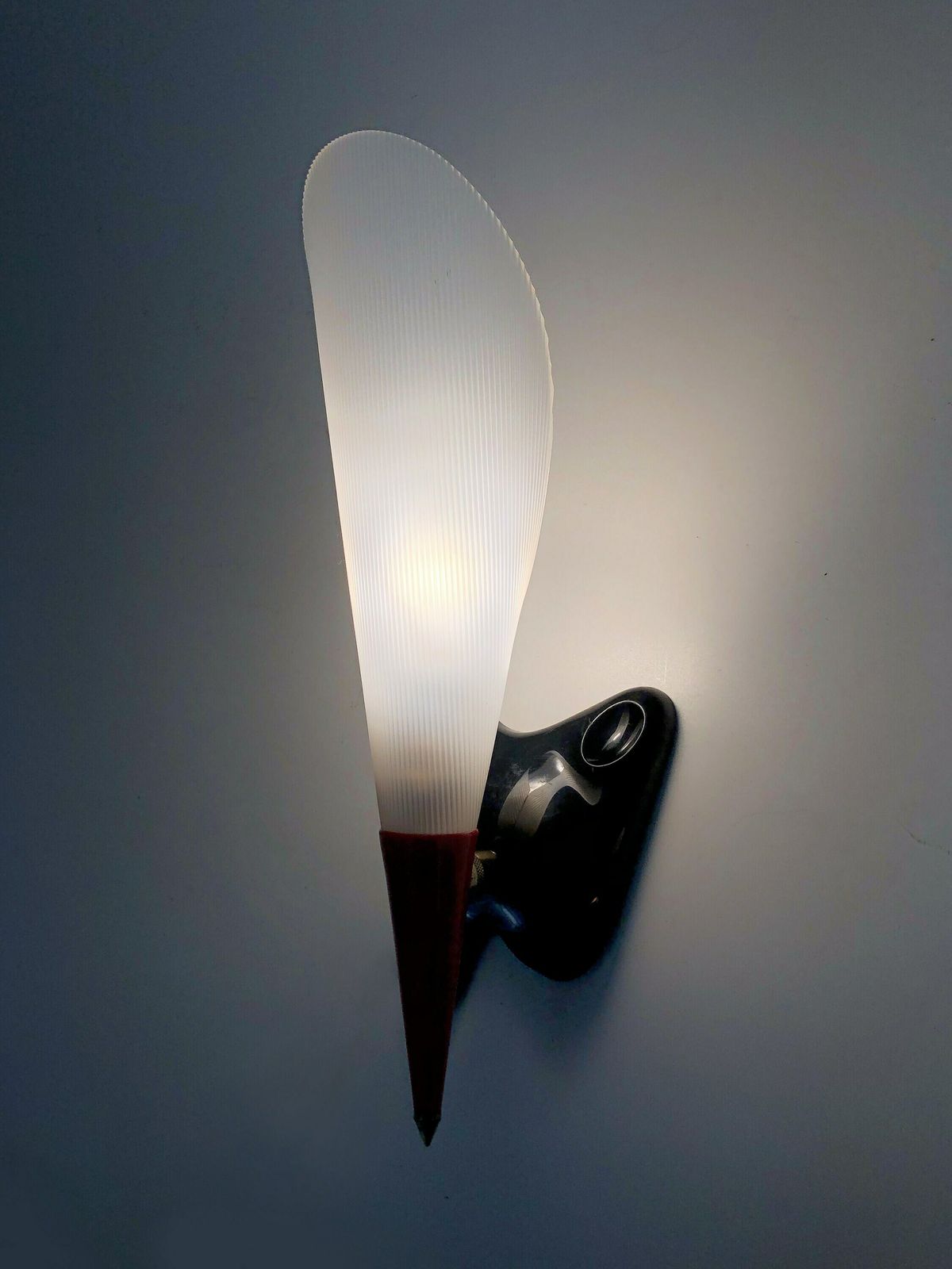 Grande paire d'appliques murales réglables par Pierre Guariche, moderniste, rockabilly photo Luminaires
