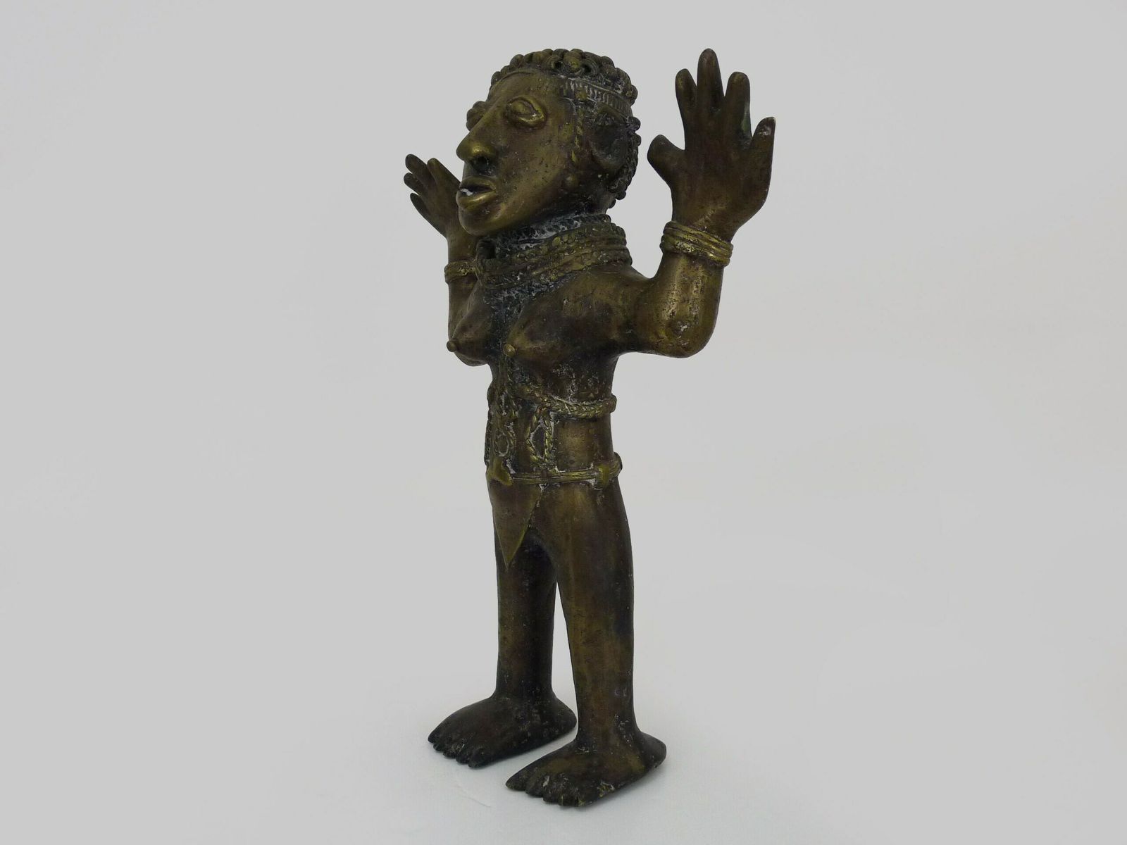 Art africain. Importante sculpture en bronze Bamoun. photo furniture