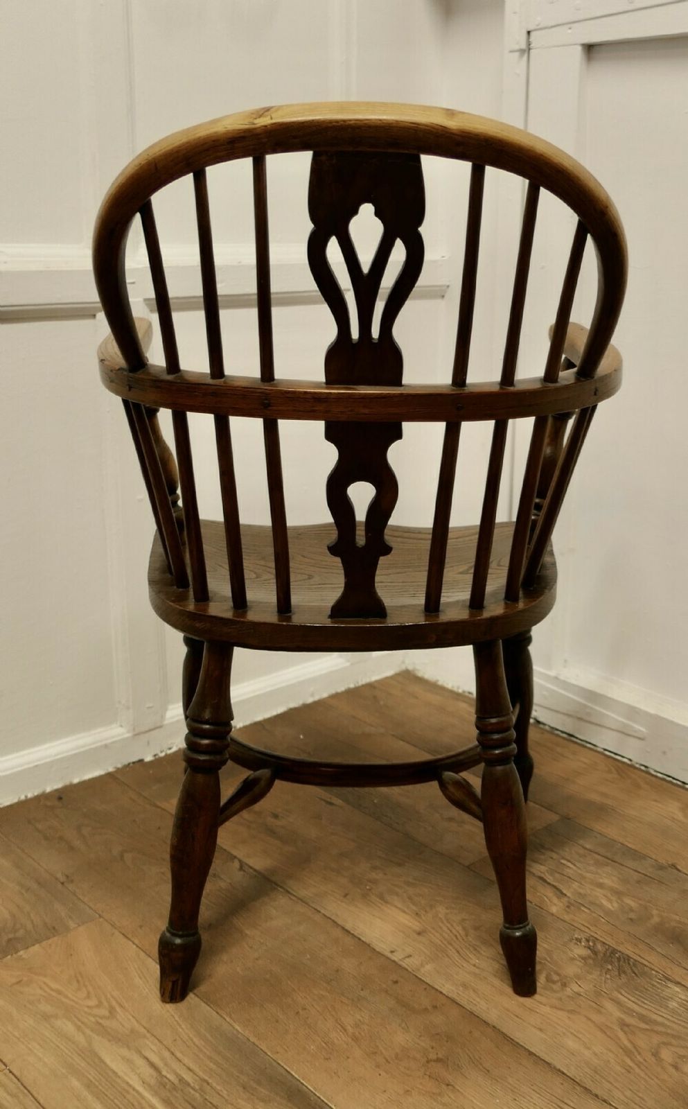 Georgian Elm And Ash Wheel Back Windsor Carver Chair photo vinterior