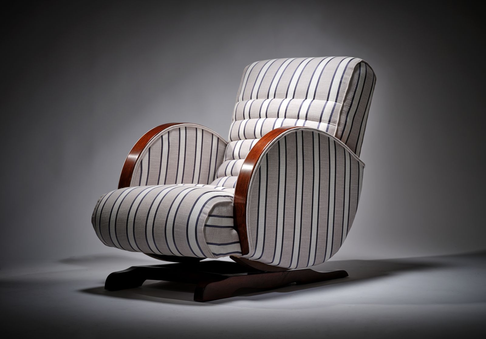 photo vintage The Deco Modernist 'Maritime Gentle Rocker' Fluted Back Rocking Armchair, England Circa  1930's